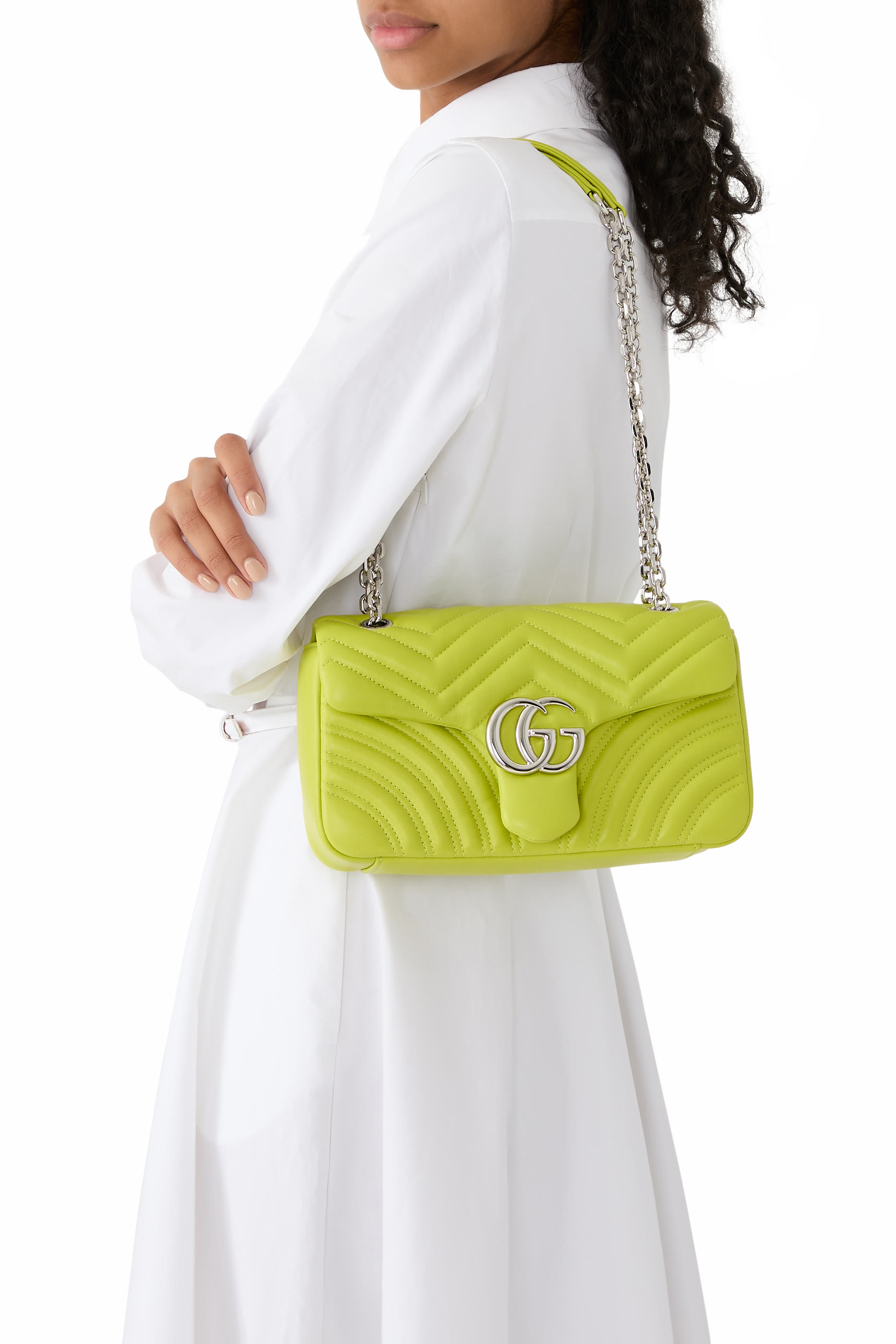 حقيبة كتف مارمونت متوسطة بحرفي شعار الماركة