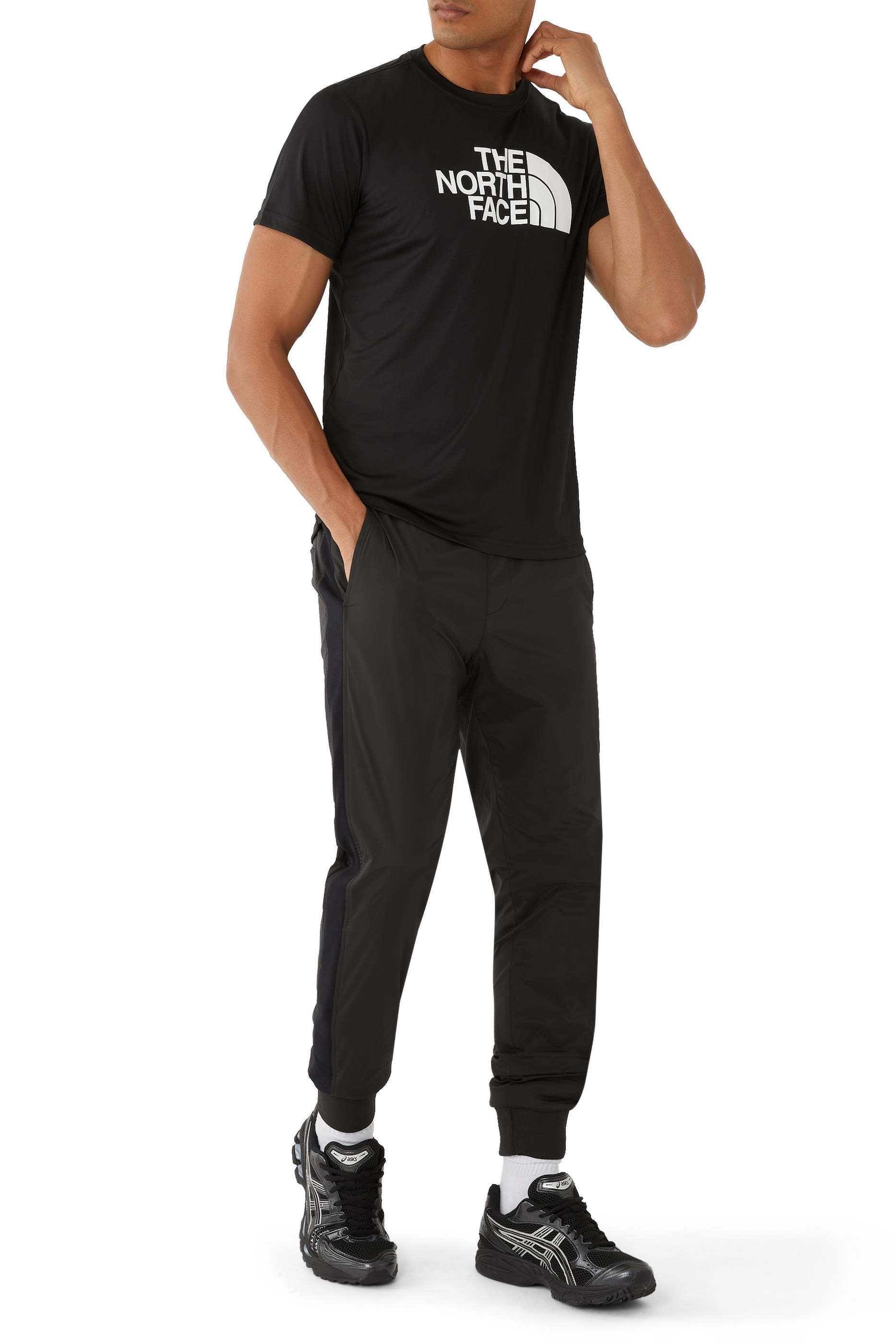 تيشيرت بطبعات شعار الماركة