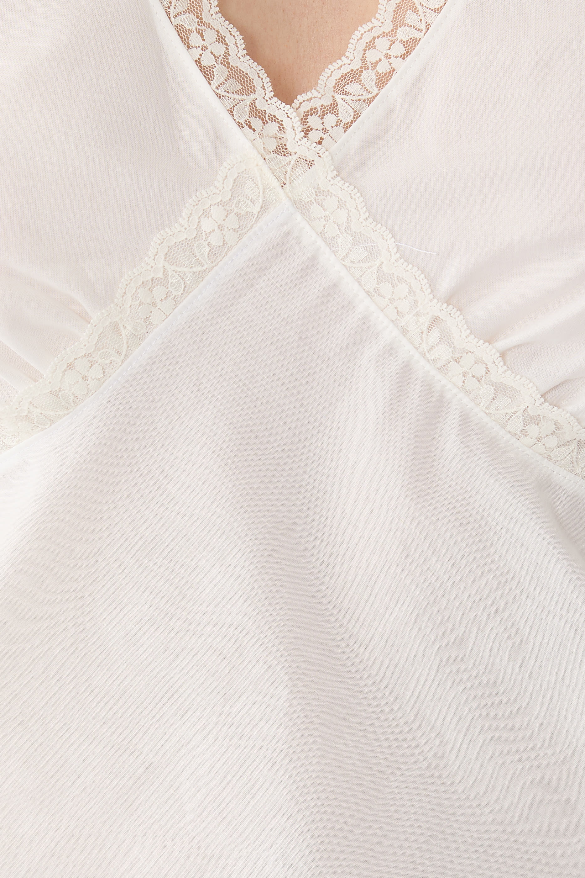 بلوزة إريس بلا أكمام