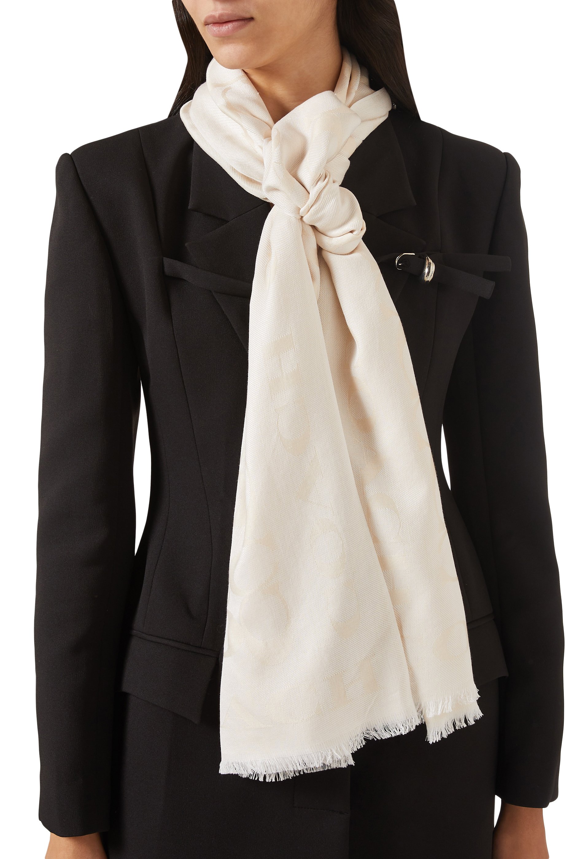 وشاح بشعار الماركة