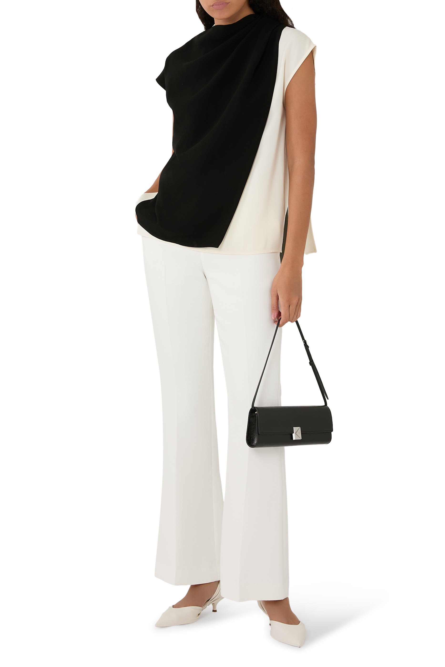 بلوزة إلسا بتصميم غير متماثل كريب