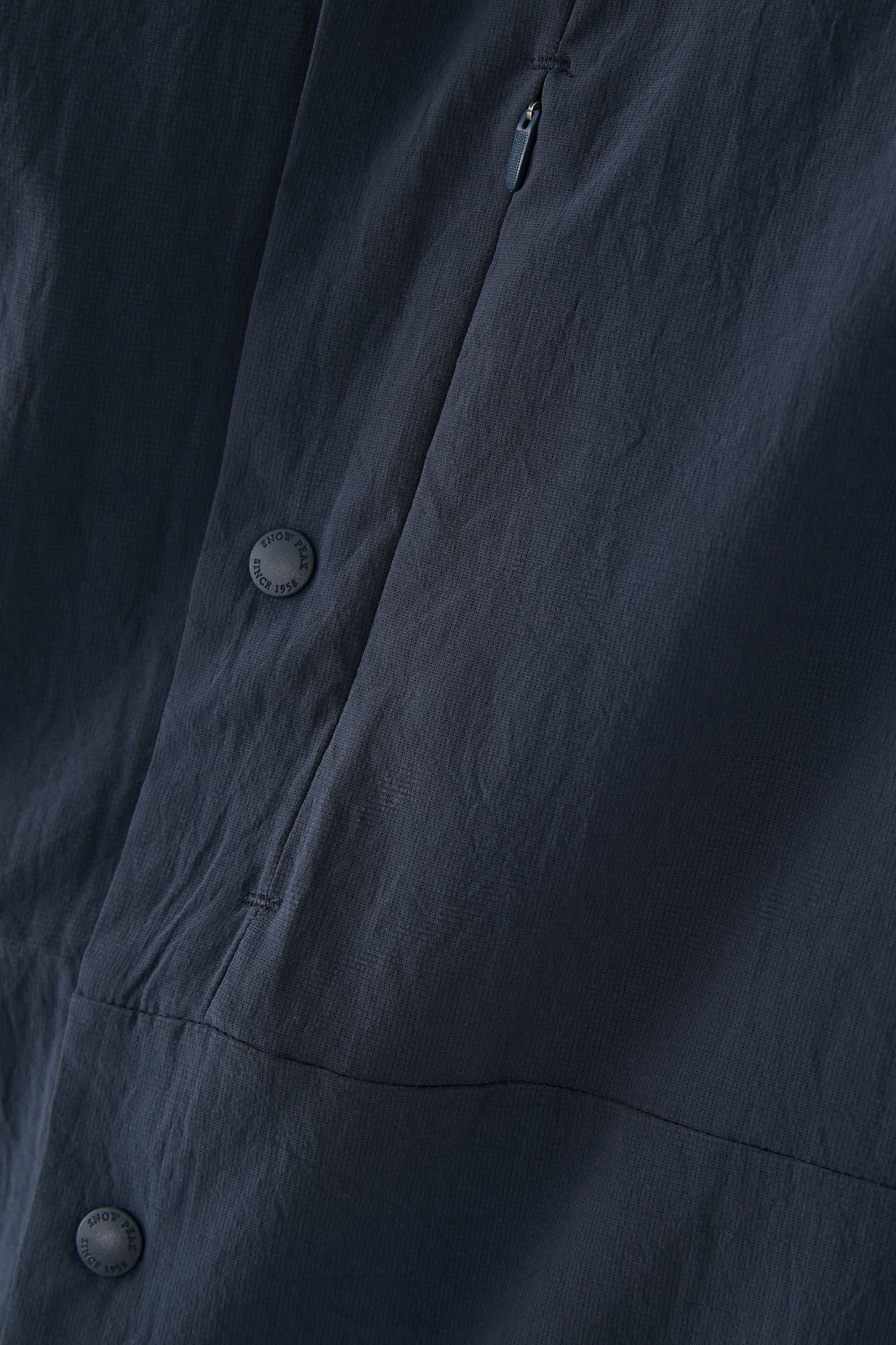 قميص مسامي سريع الجفاف