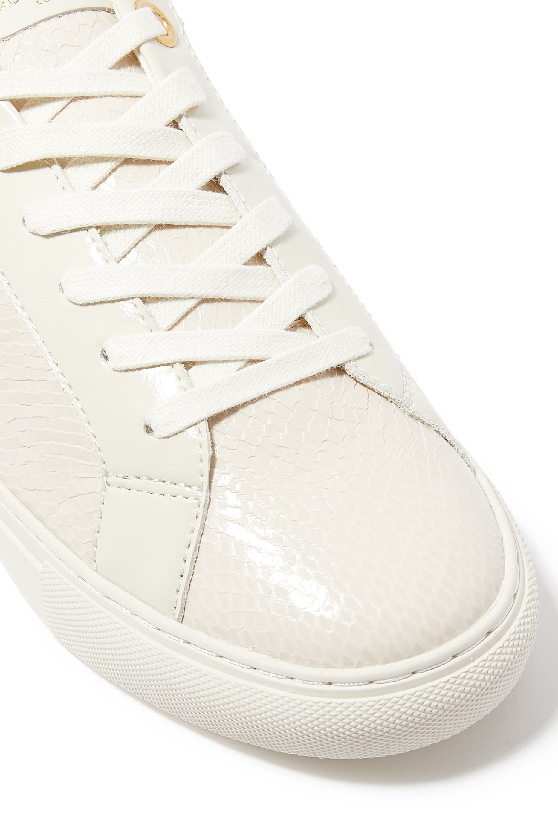 سنيكرز تشيلسيا بشارة بشعار الماركة