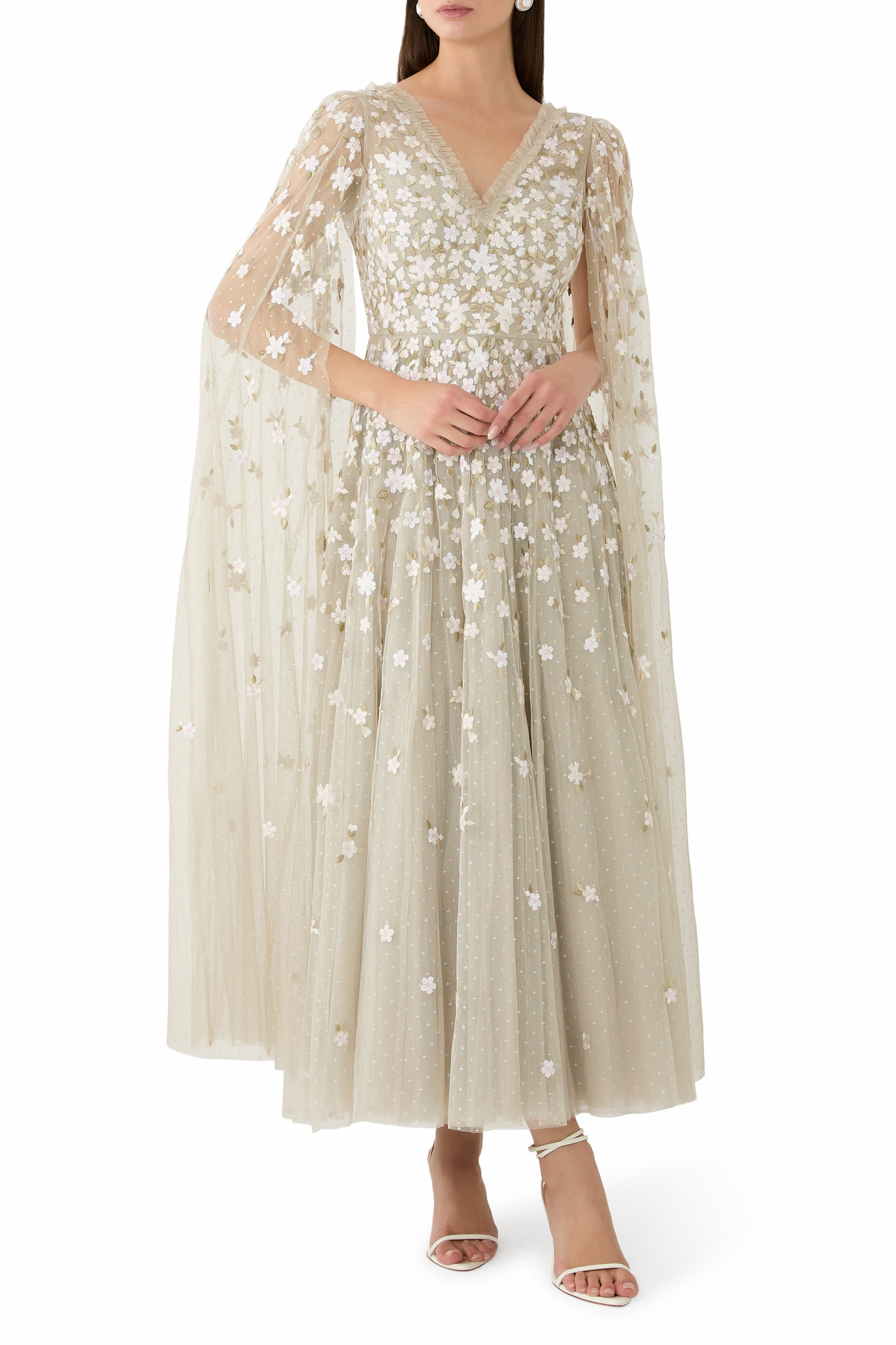 فستان سهرة كاميليا ديتسي بقصة بطول الكاحل وكاب