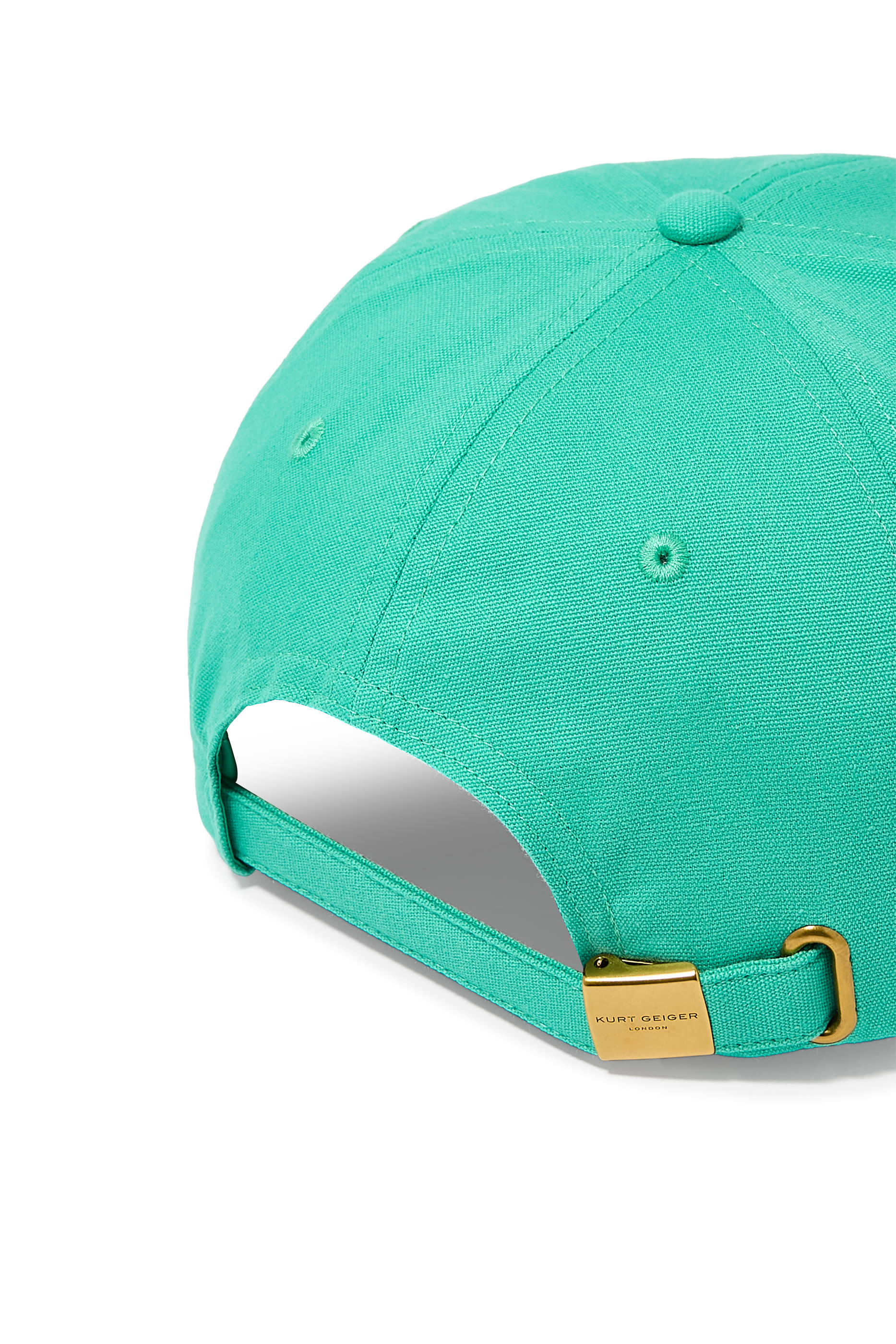 كاب بتطريز كيرت