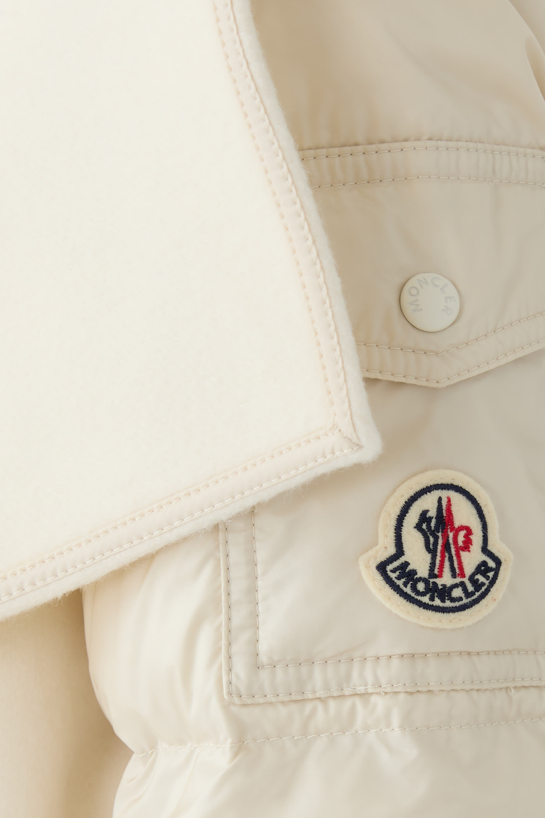 كاب بتصميم مبطن من الصوف واللباد