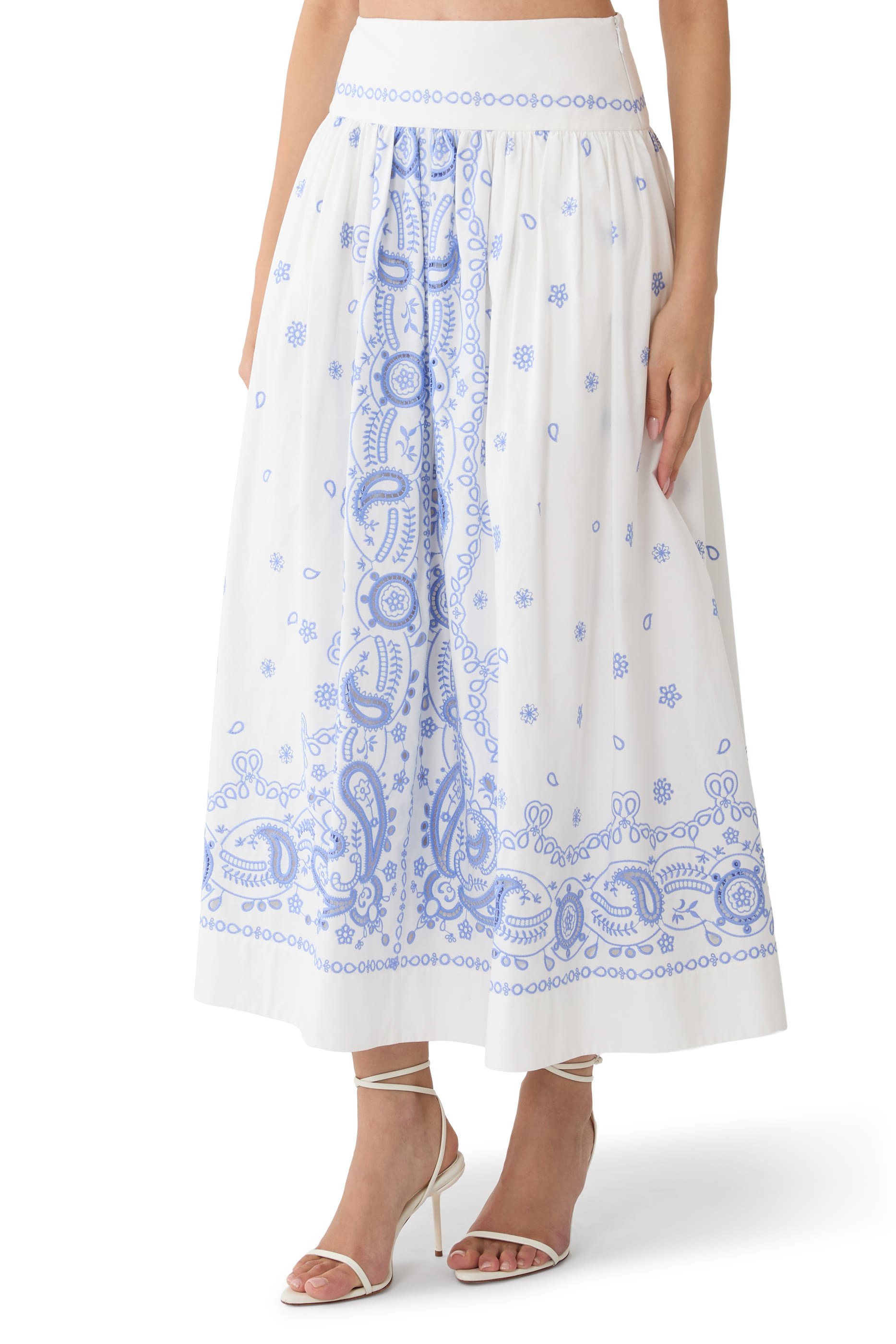 تنورة متوسطة الطول بتطريز