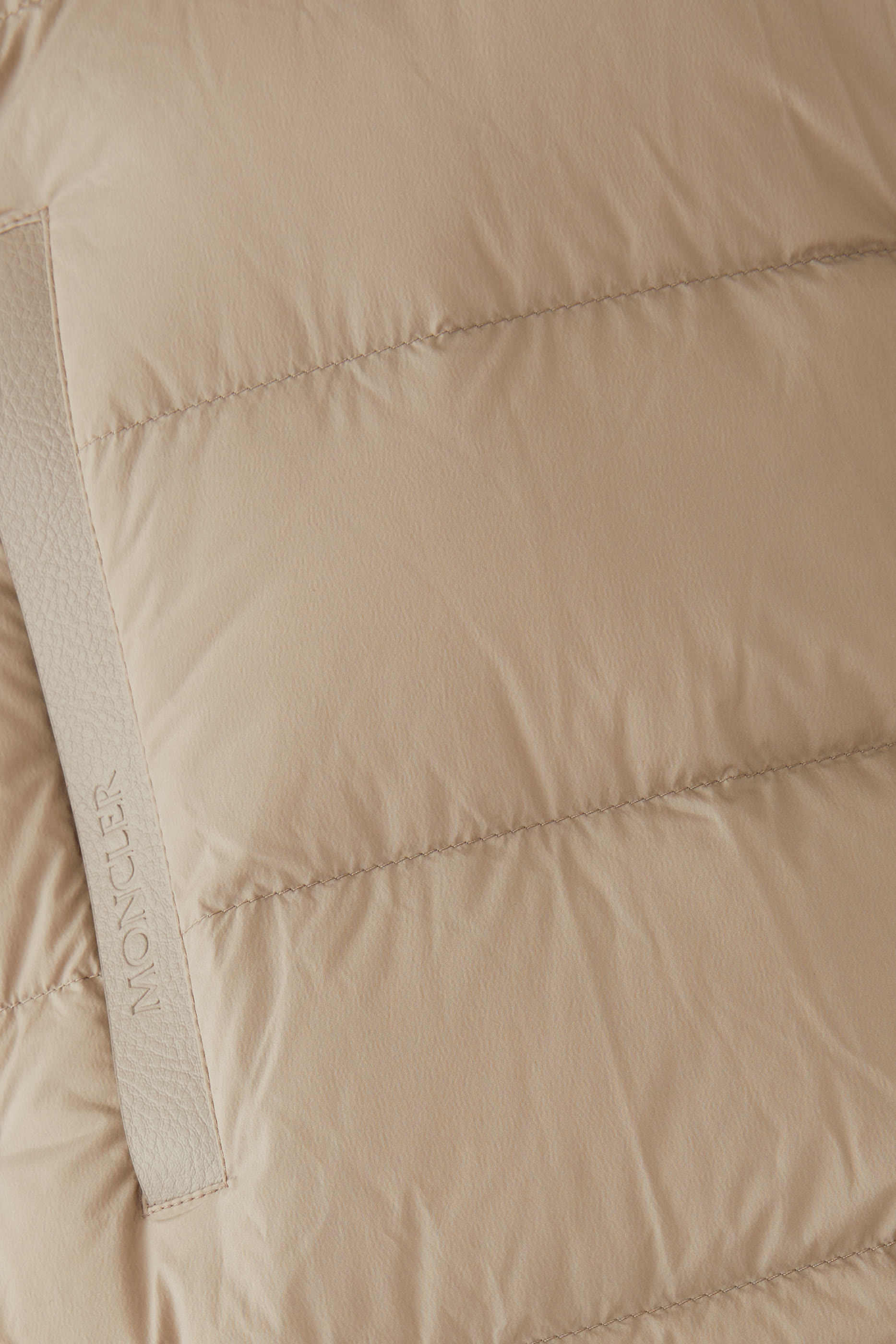 جاكيت باسيز بتصميم قميص