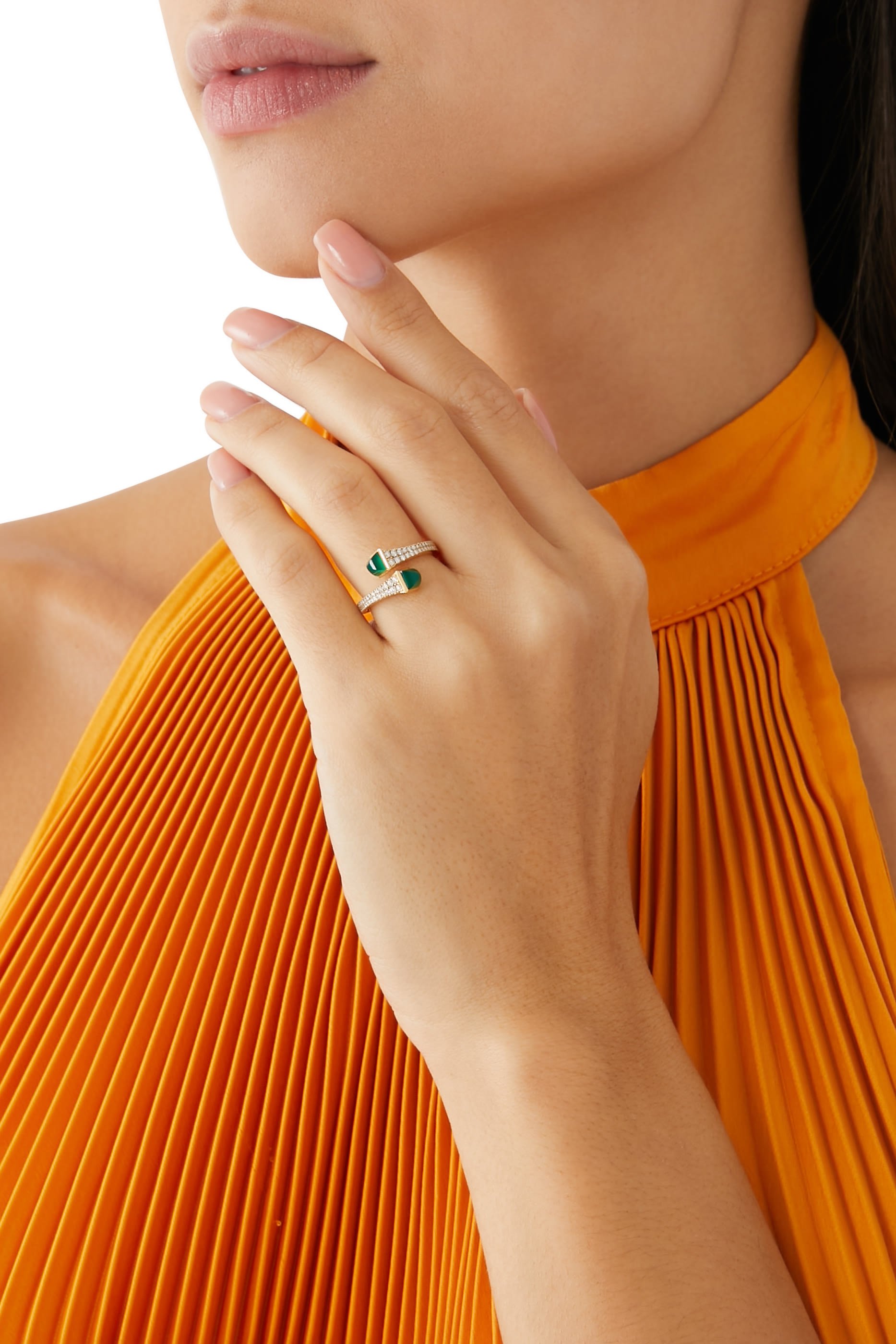 خاتم كليو رفيع مرصع بعقيق أخضر ذهب أصفر عيار 18