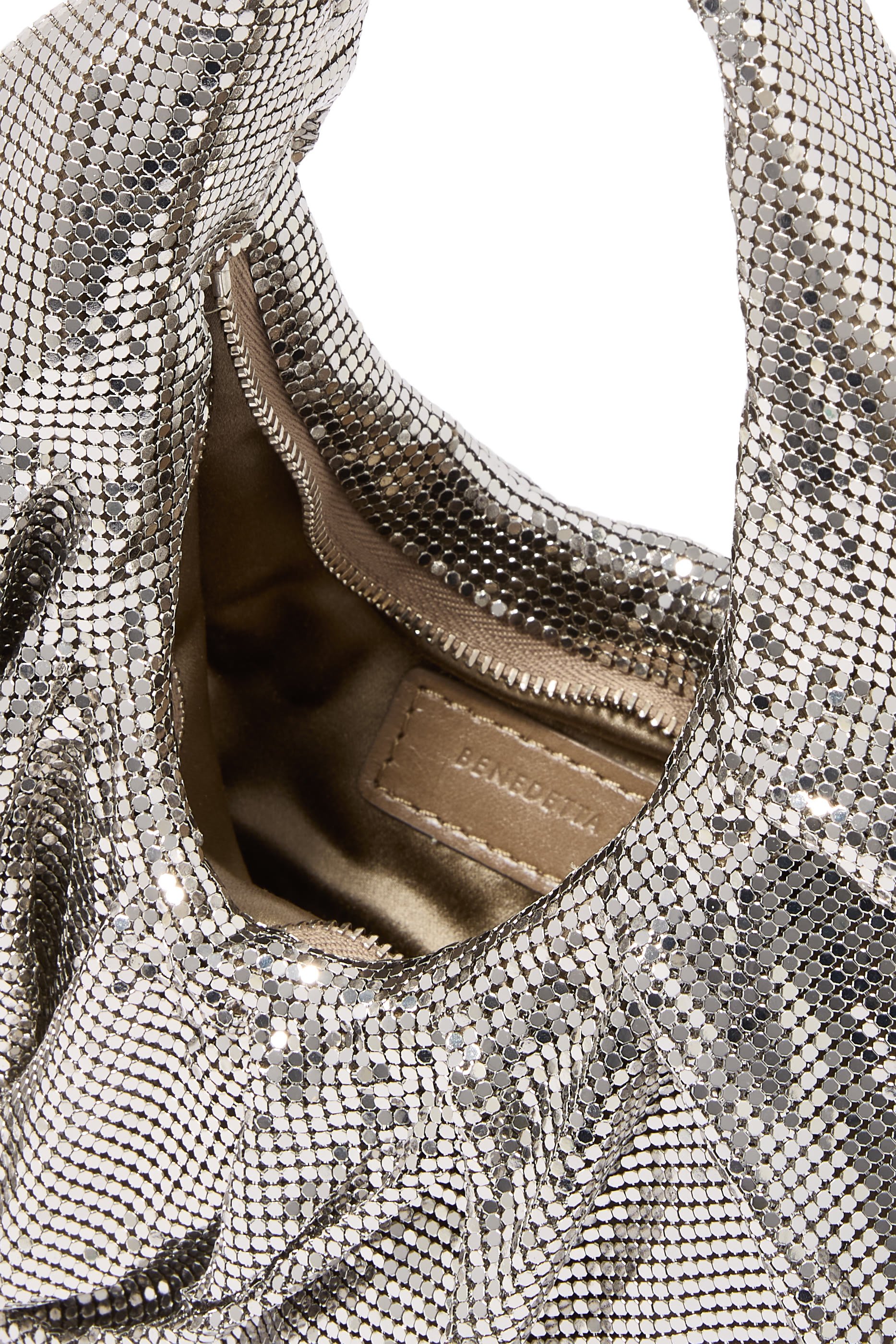 حقيبة ينيفر جيمس بوند