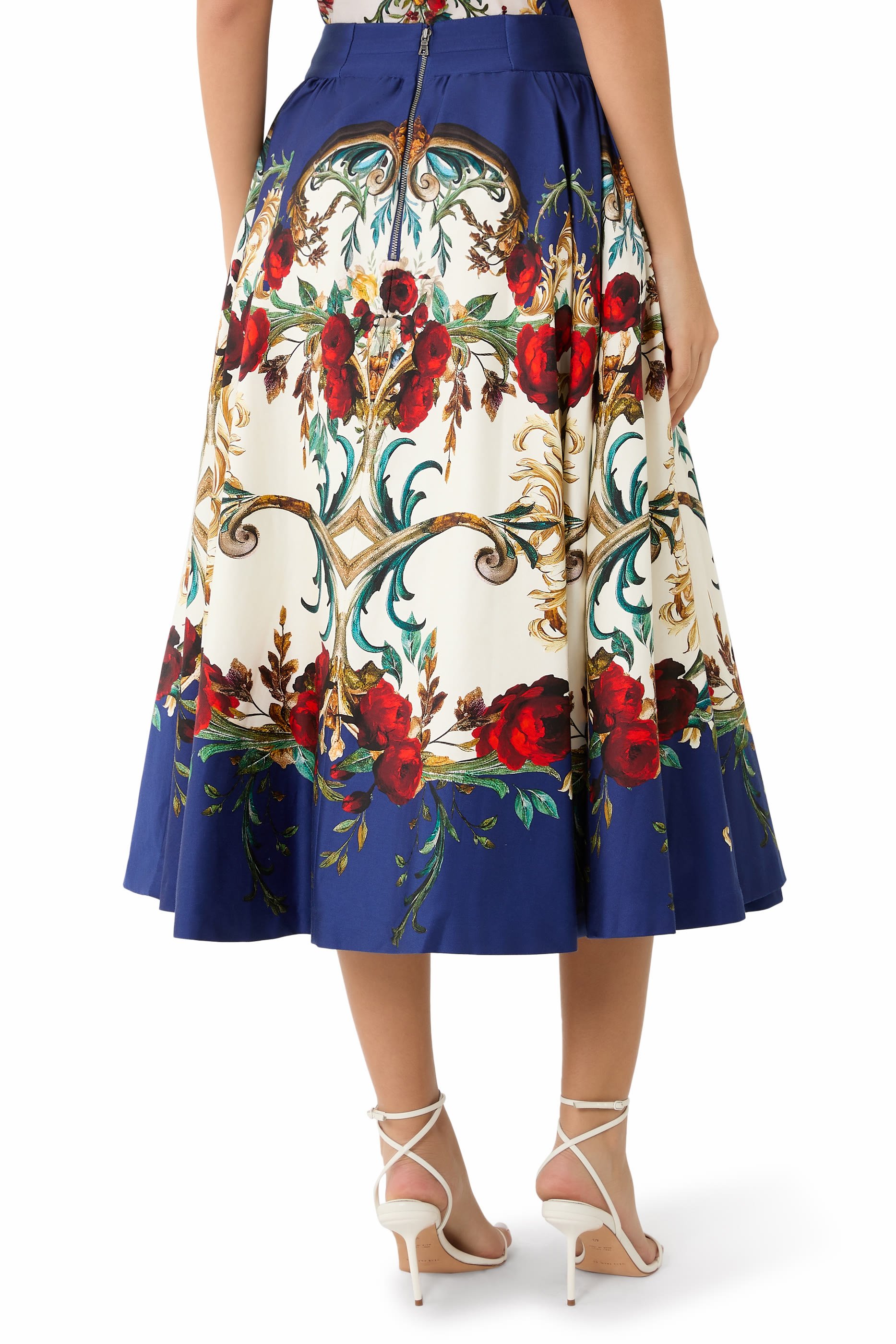 تنورة نيلدا بقصة واسعة