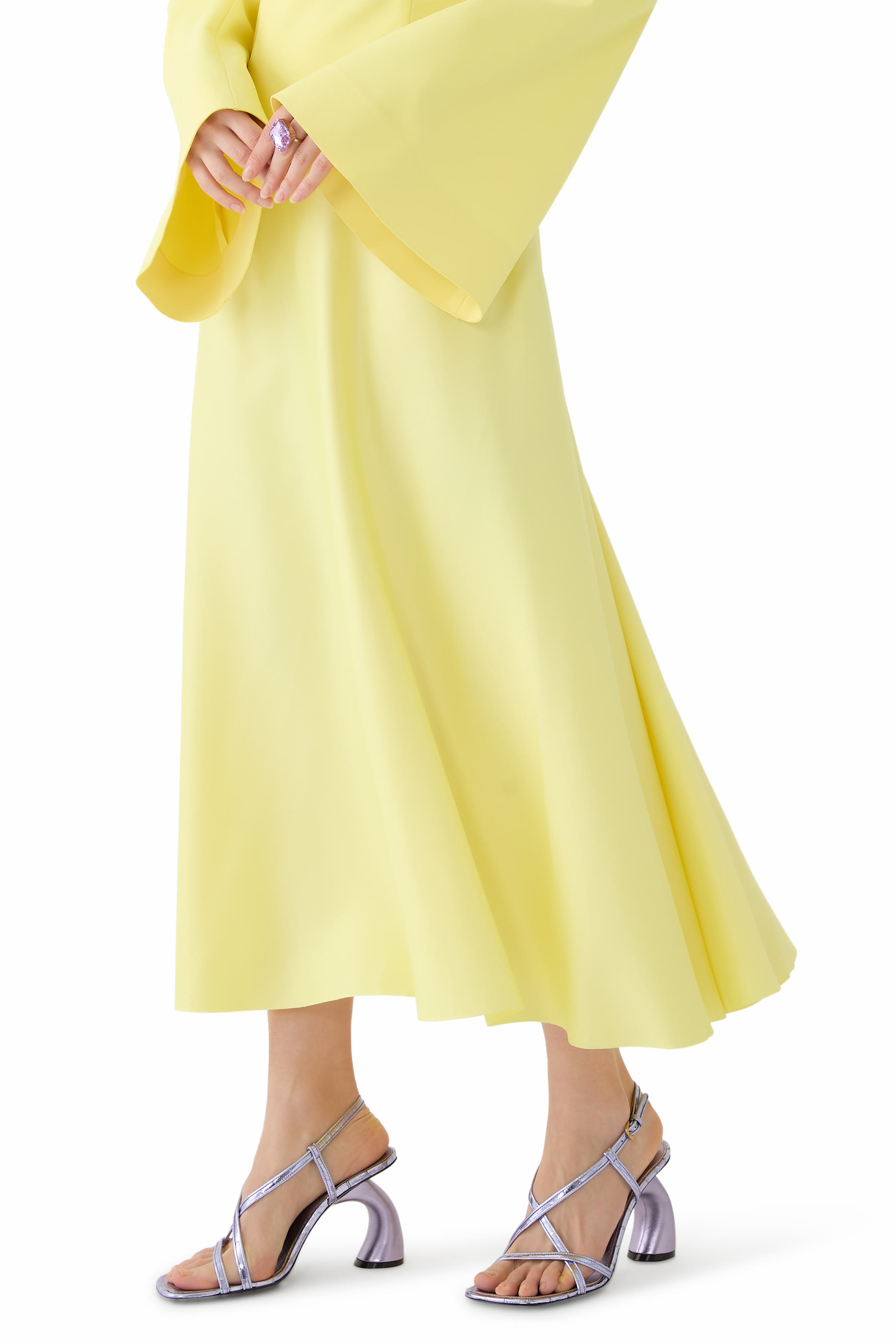 صندل بمقدم مفتوحة 95 ونعل عريض جلد