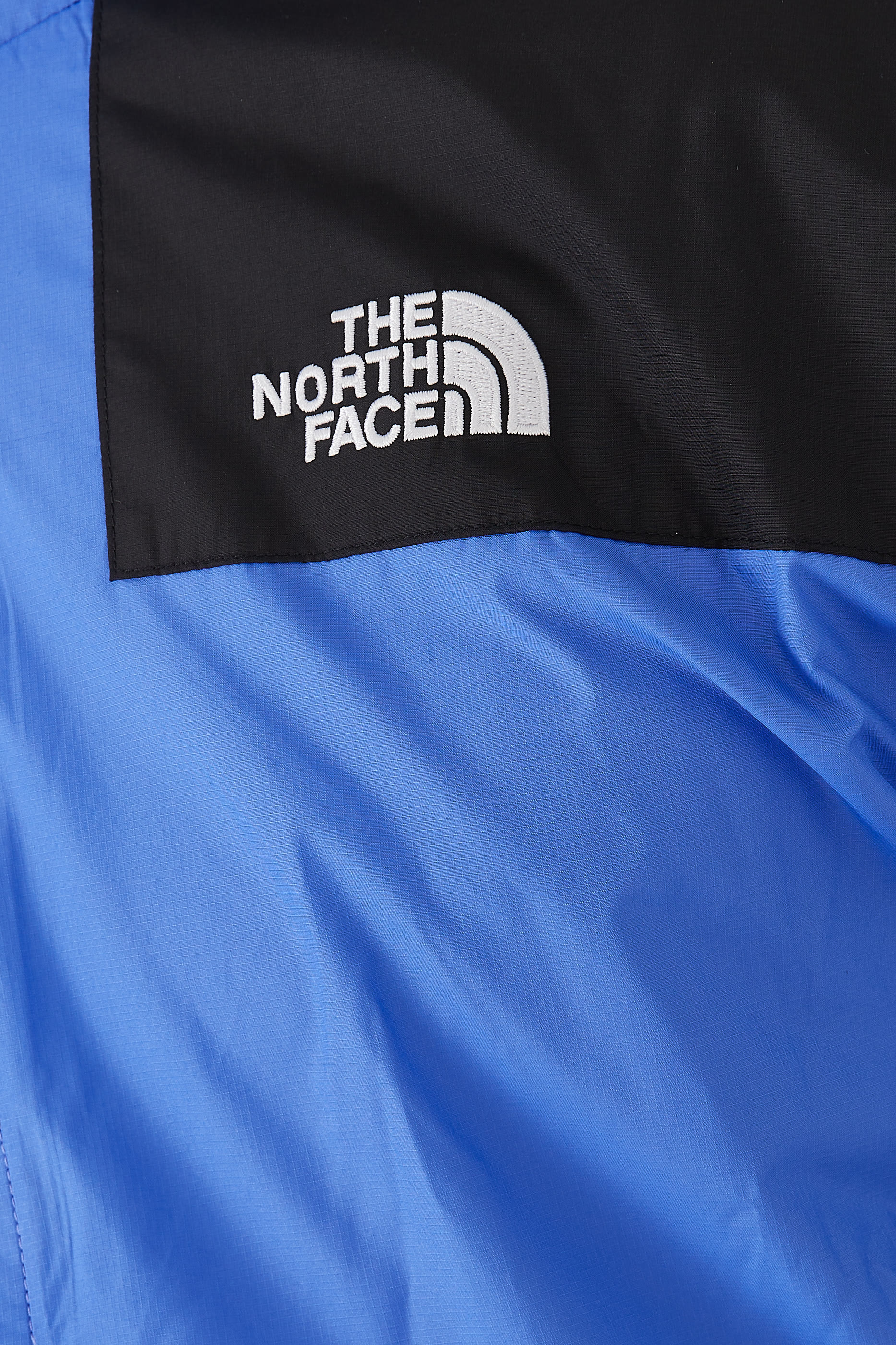 جاكيت مقاوم للرياح