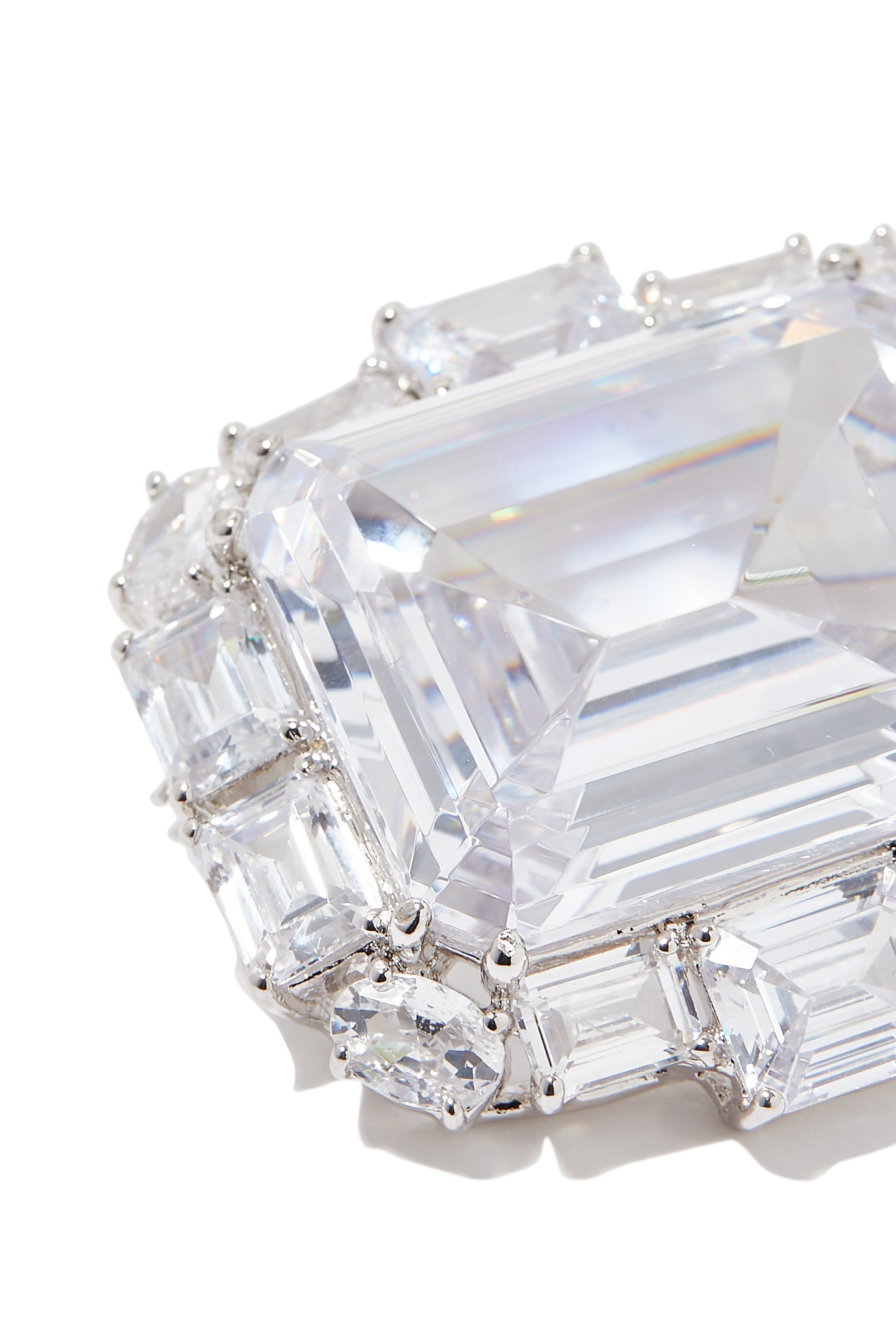 بروش زينة بيضوي بأحجار مرصع زركونيا