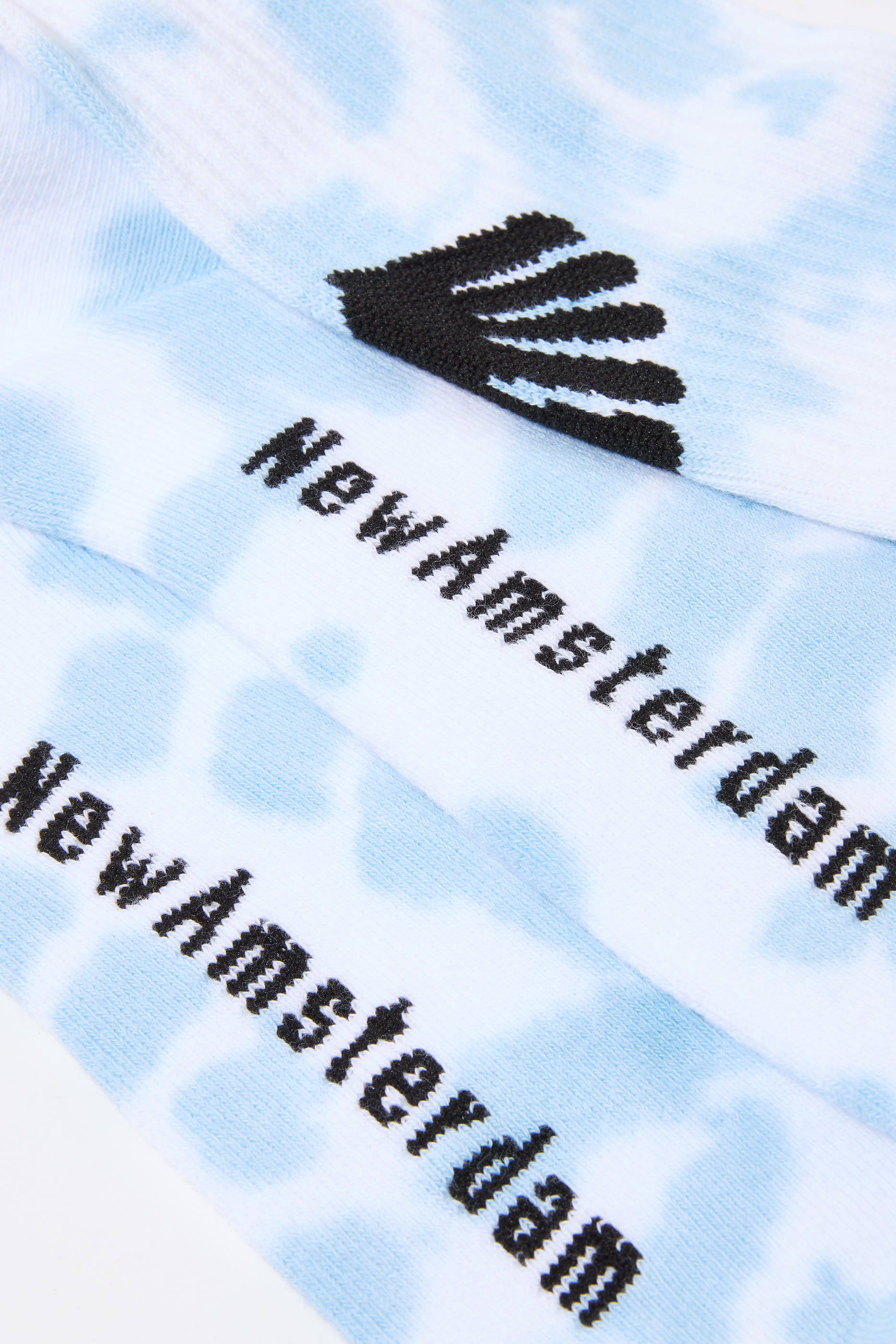 جوارب بشعار الماركة وصباغة العقد والربط