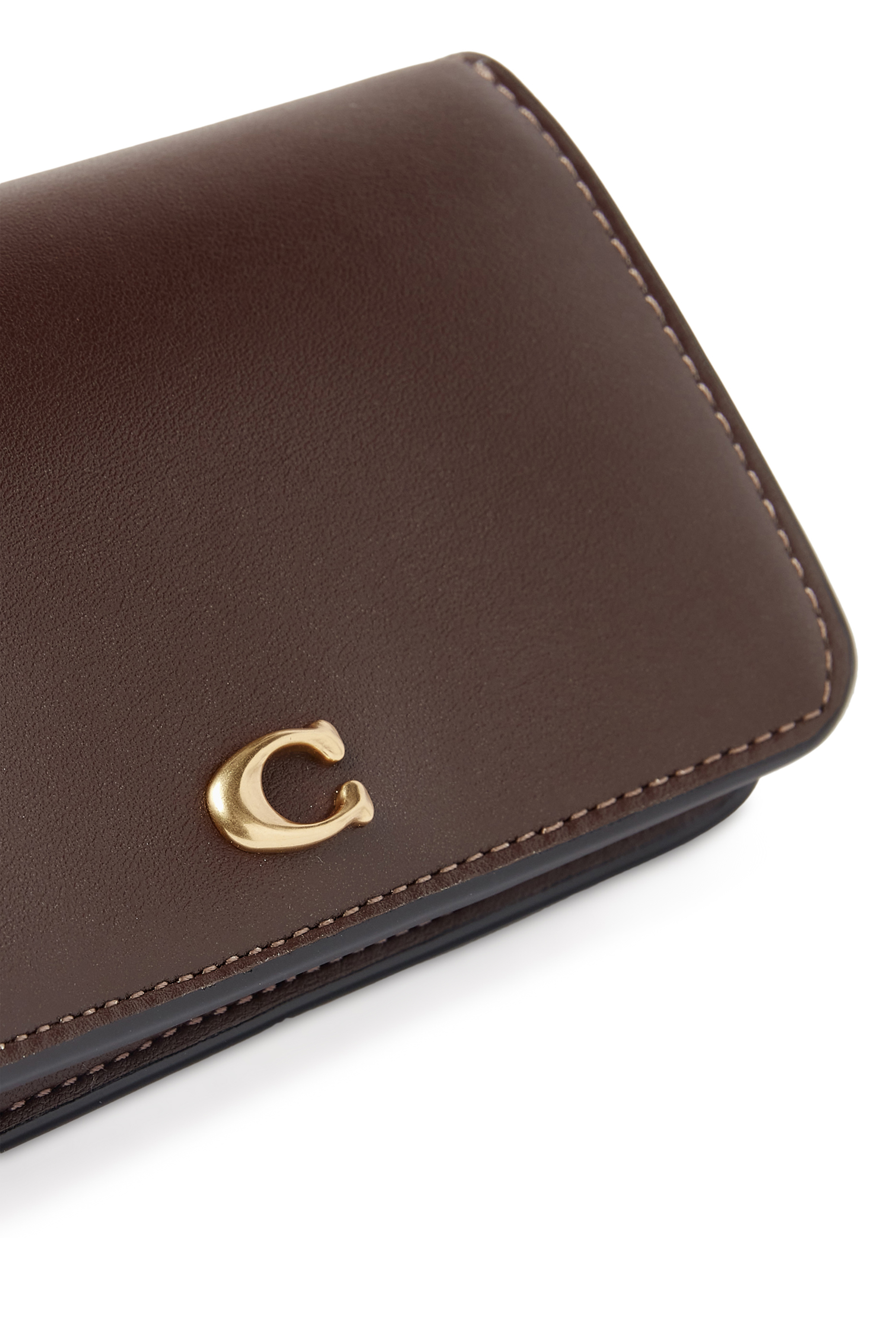 حافظة بطاقات اسنشال بتصميم رفيع