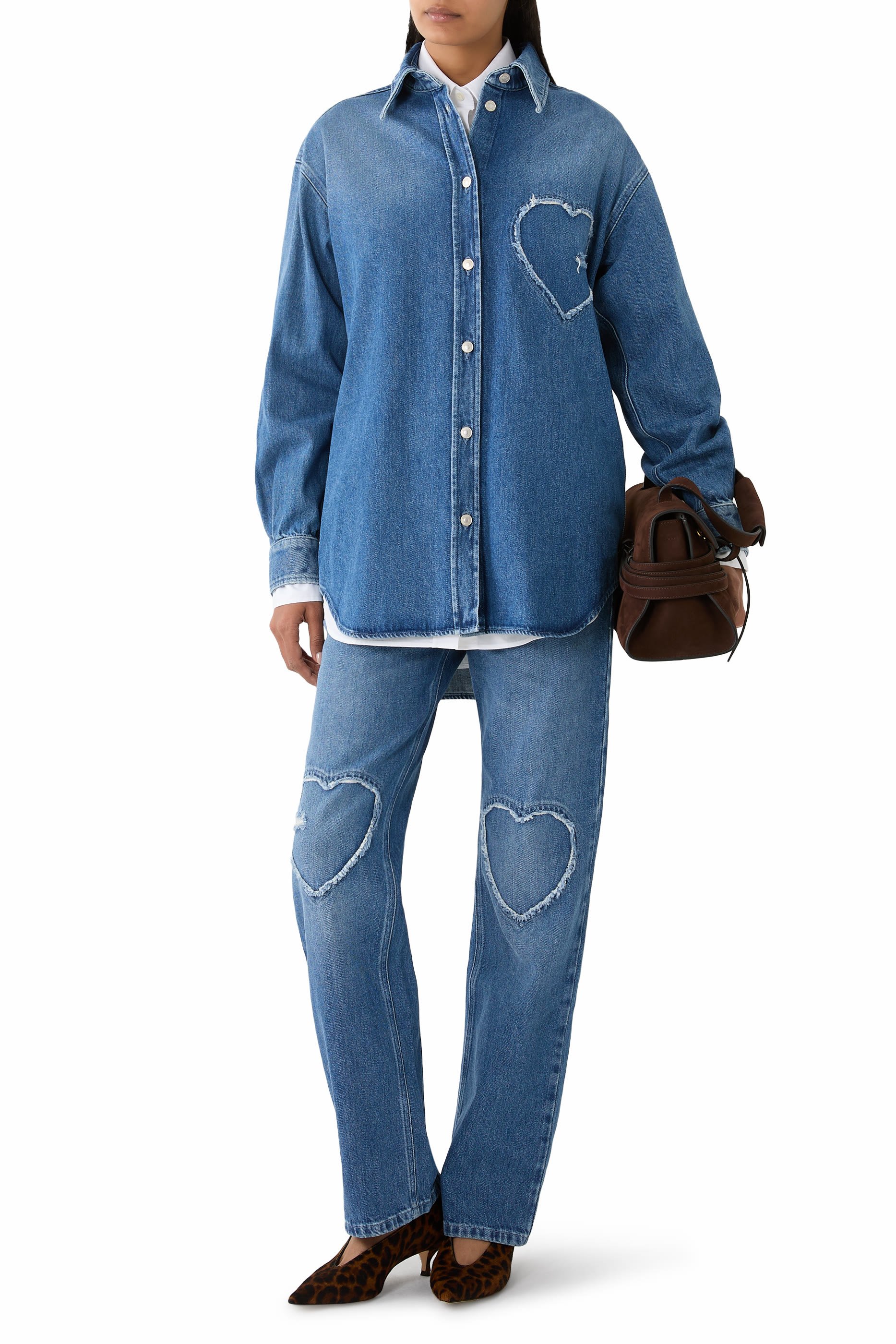 قميص دنيم بتطريز قلب