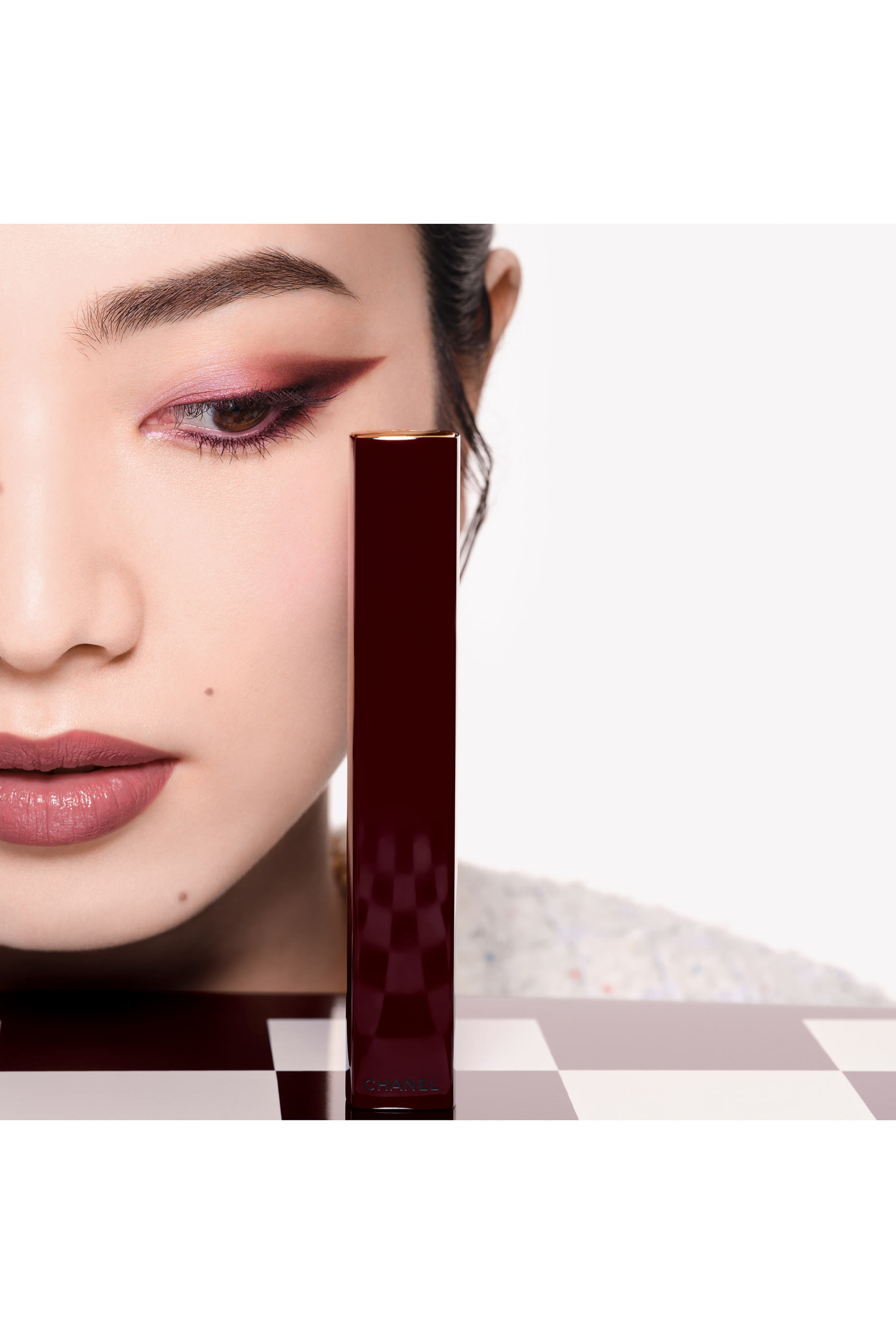 ماسكارا Noir Allure الكل في واحد لرموش كثيفة، طويلة، محددة ومقوسة