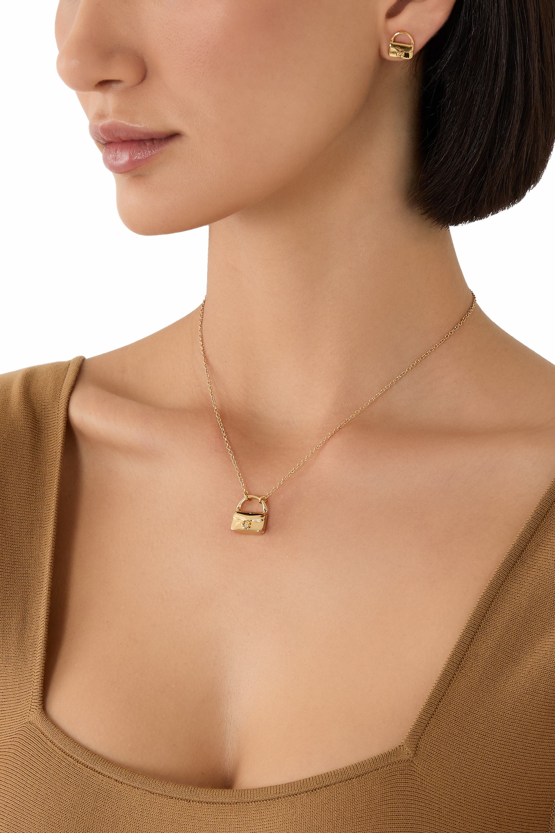 أقراط صغيرة بتصميم حقيبة يد بأحجار زركونيا مكعبة، نحاس مطلي