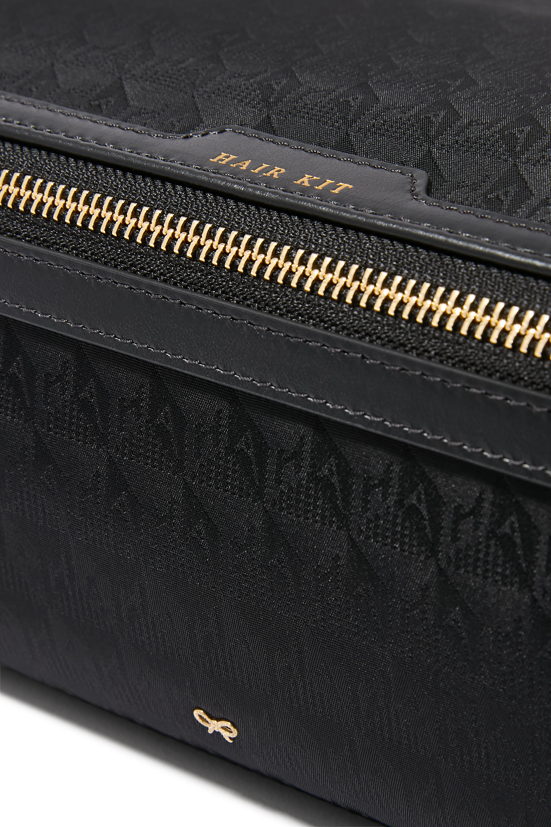 حقيبة مستلزمات شعر صغيرة للسفر بشعار الماركة