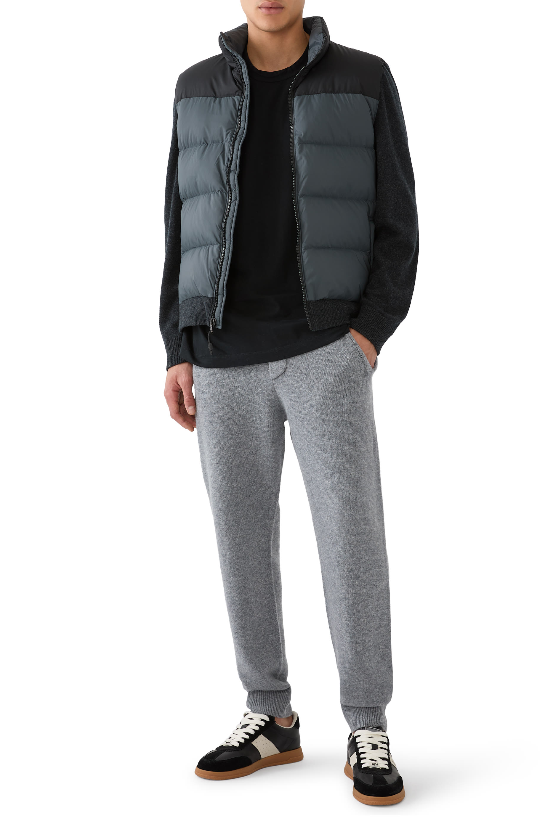 كنزة بسحاب أمامي ولونين وتصميم مبطن بالزغب