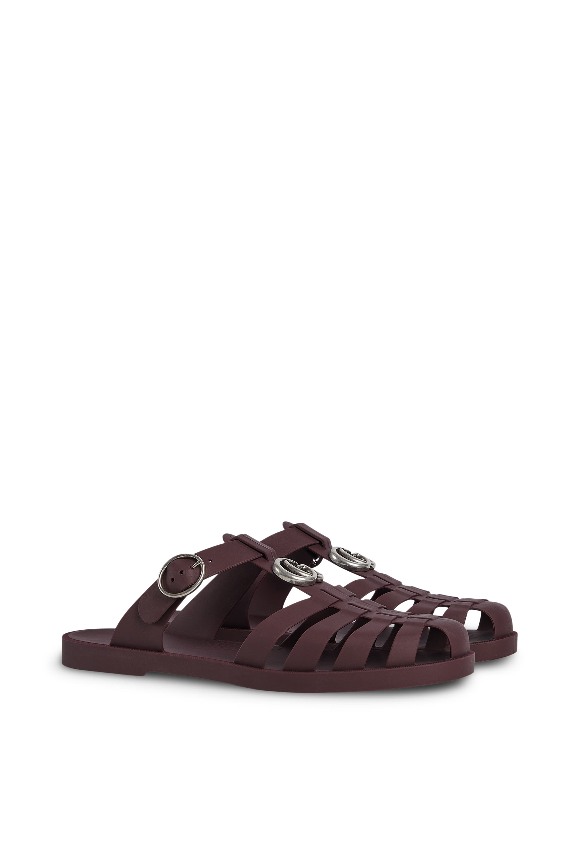 حذاء مفتوح من الخلف بحرفي شعار الماركة