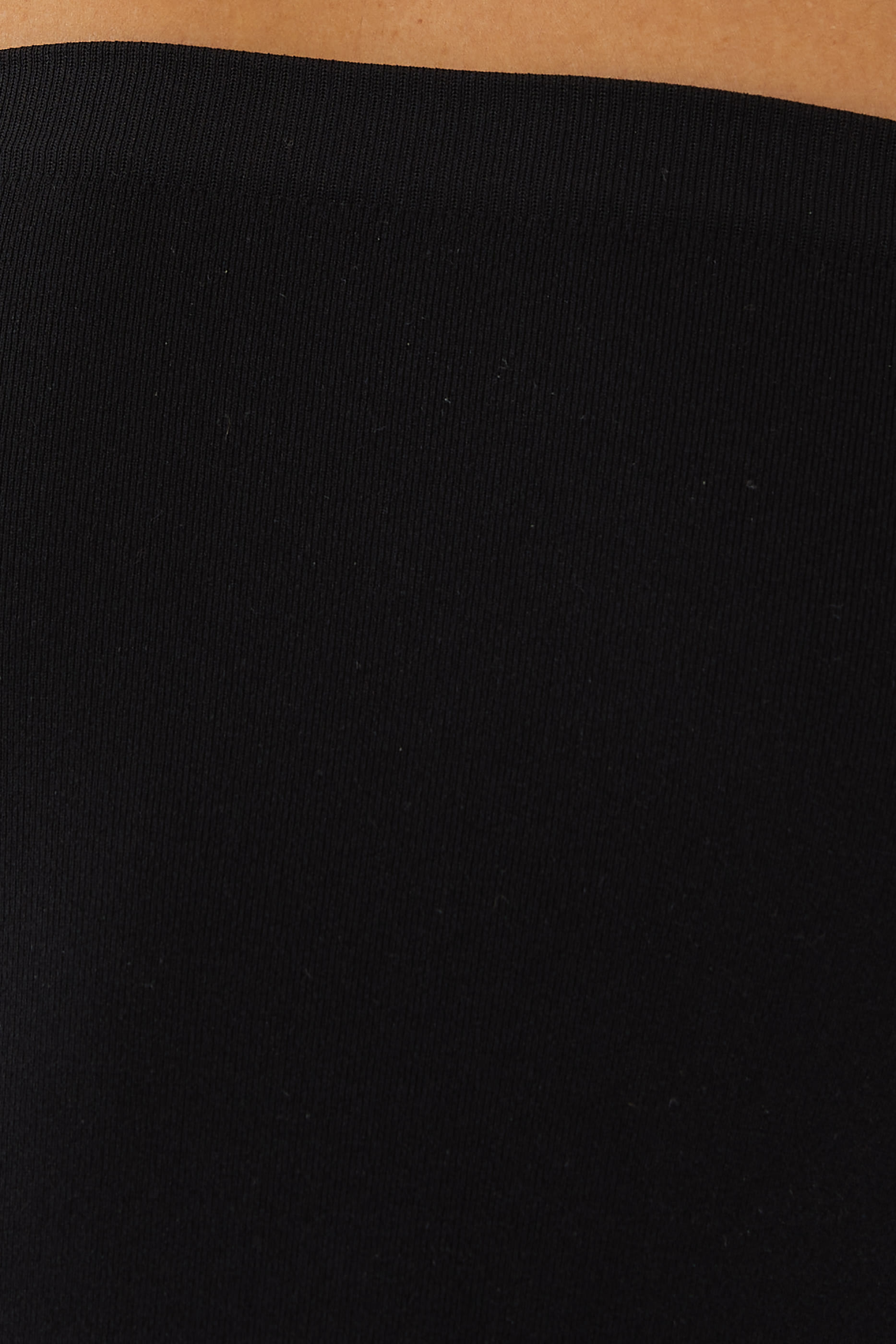 بلوزة فاتال ضيقة