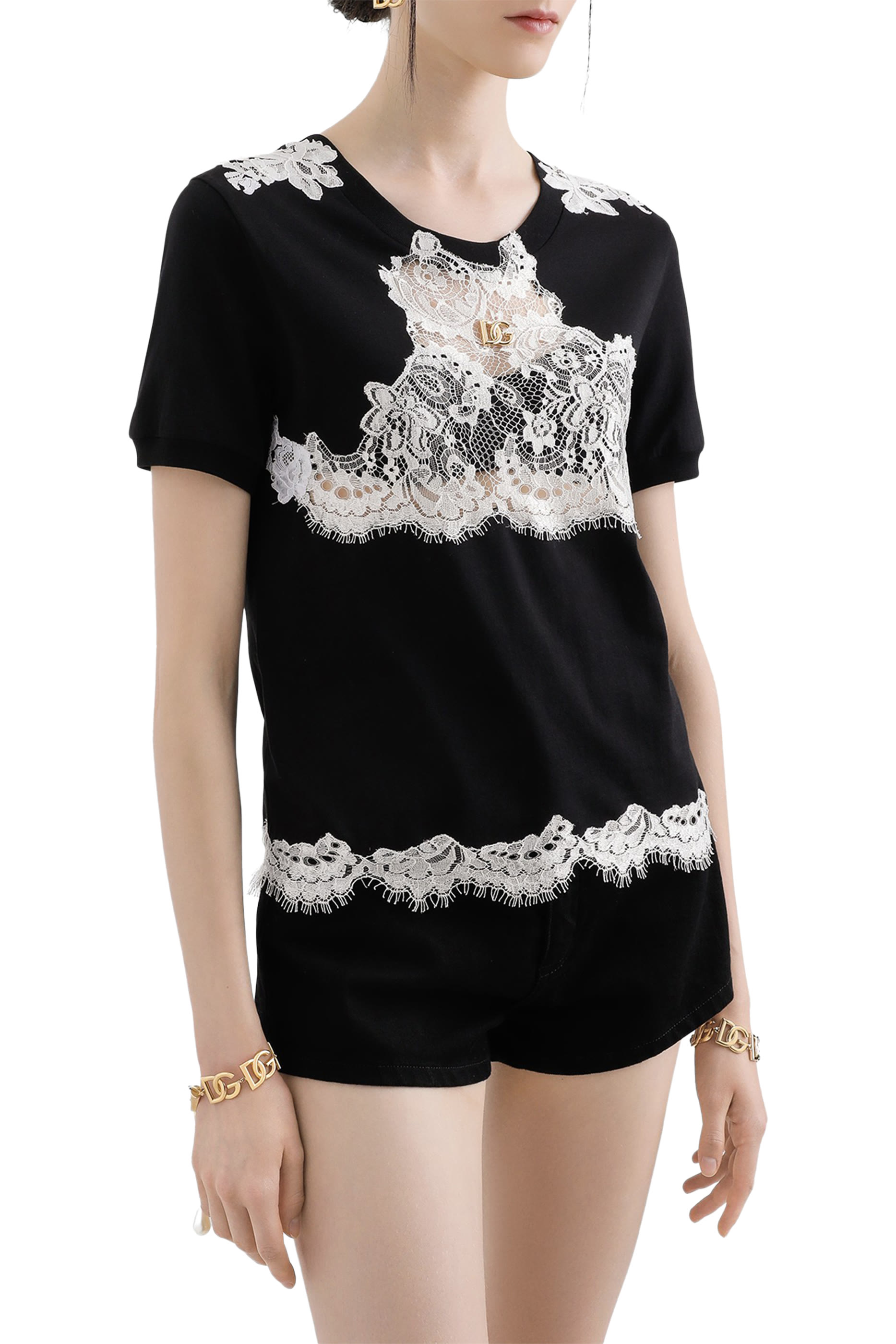 تيشيرت بشعار الماركة وتفاصيل دانتيل جيرسيه