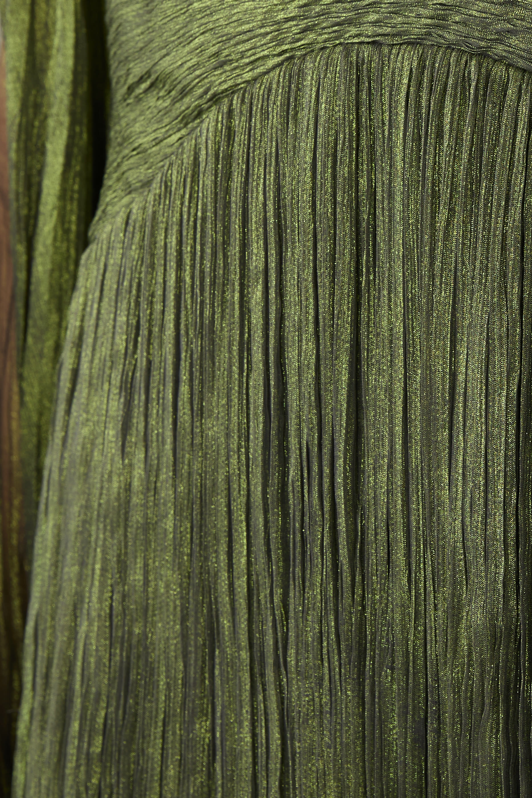 فستان سهرة إيلي بياقة عميقة