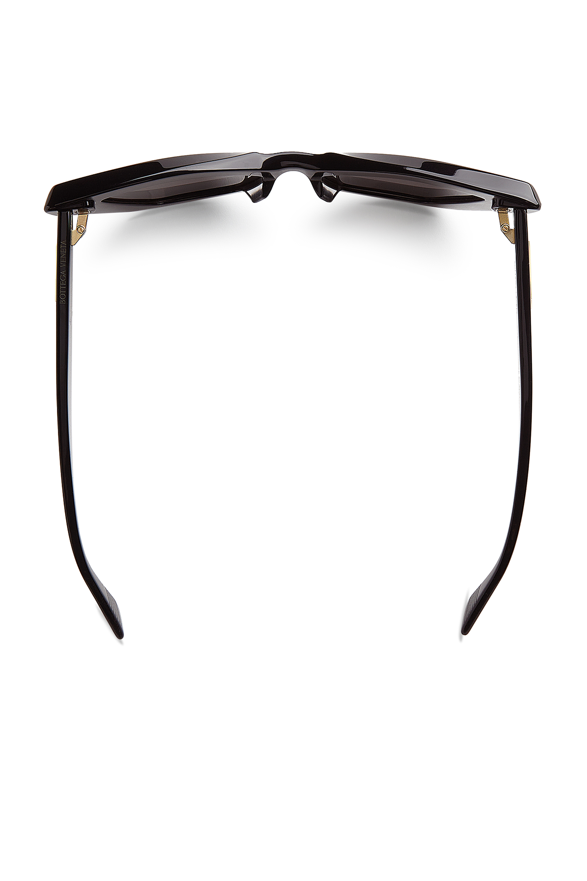 نظارة شمسية بتصميم عين القطة