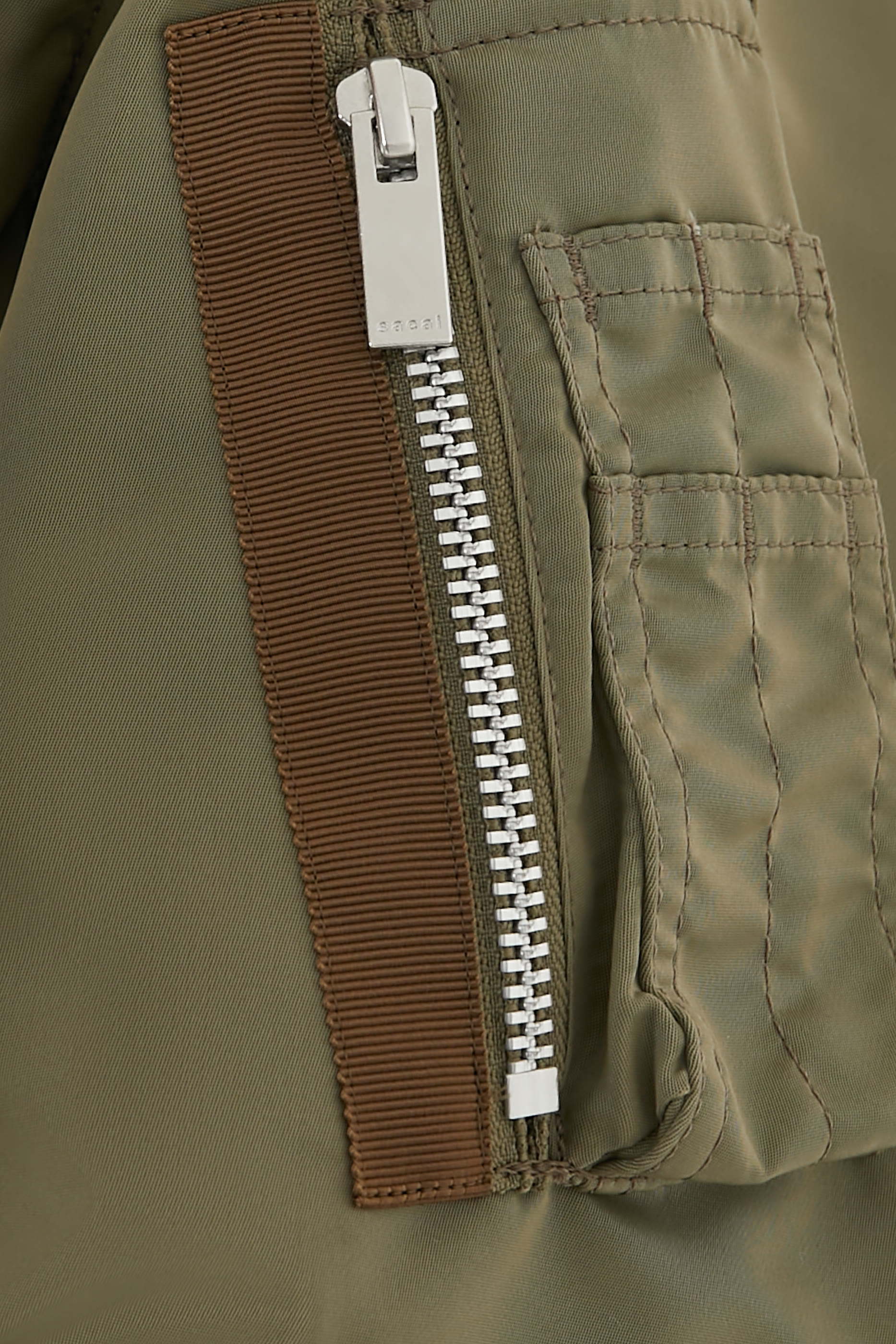 جاكيت نايلون تويل