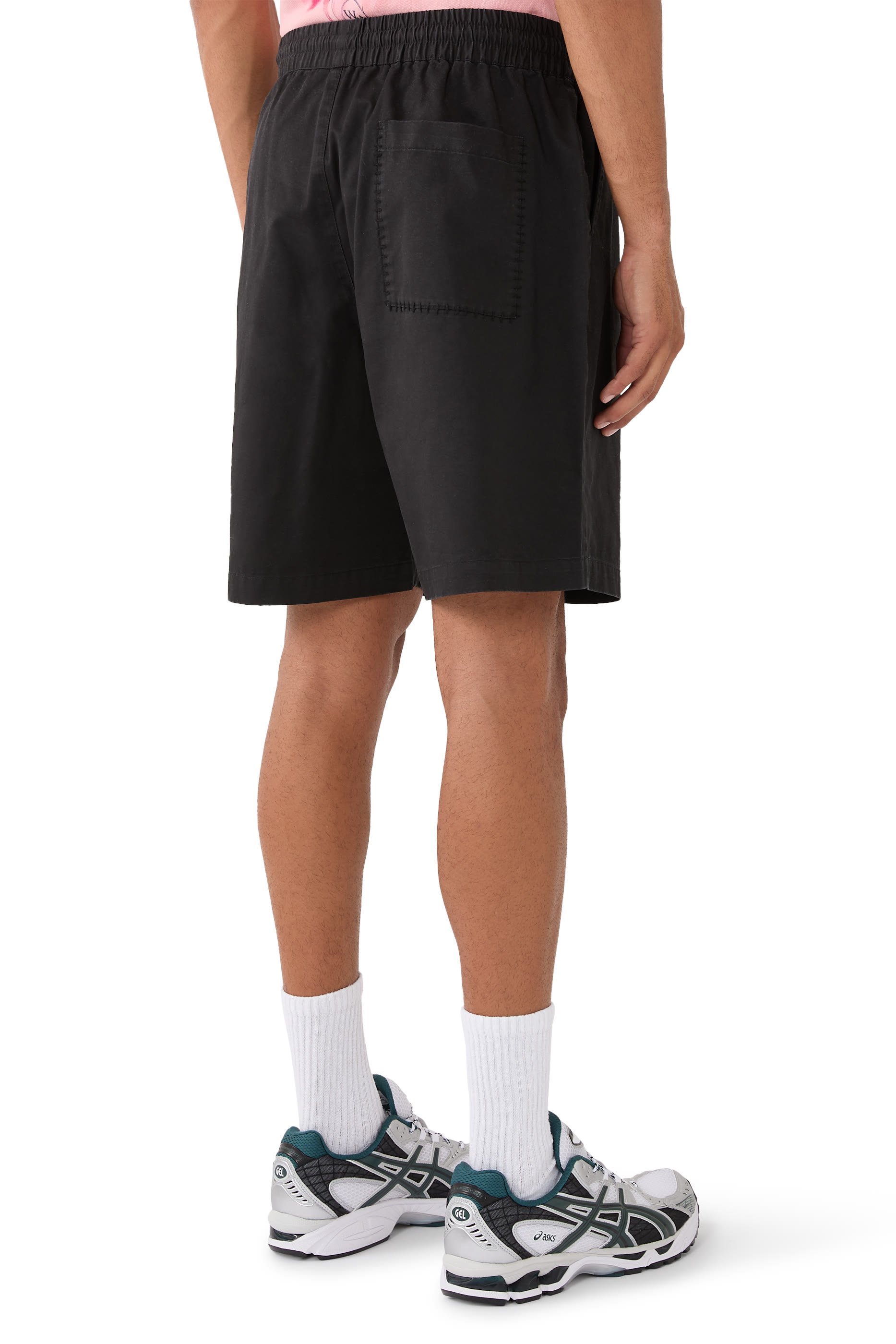 شورت رياضي بتطريز خياطة بارزة