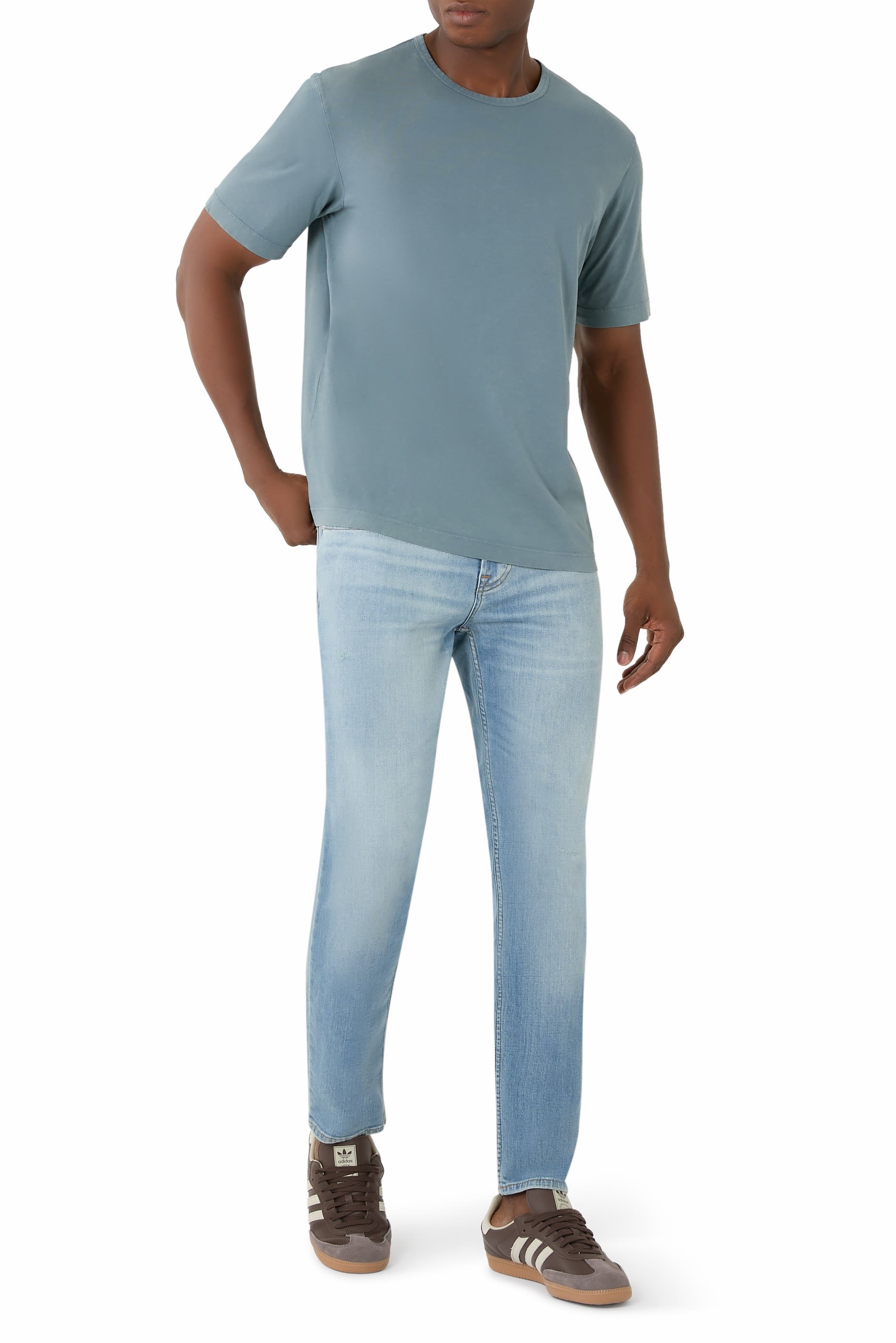 تيشيرت بياقة ضيقة مضلعة