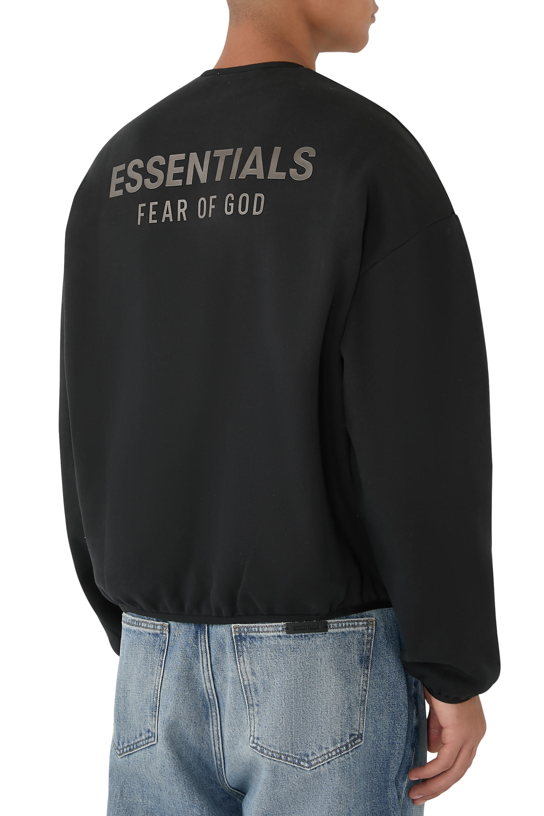 سويت شيرت بياقة ضيقة وقصة عصرية صوف