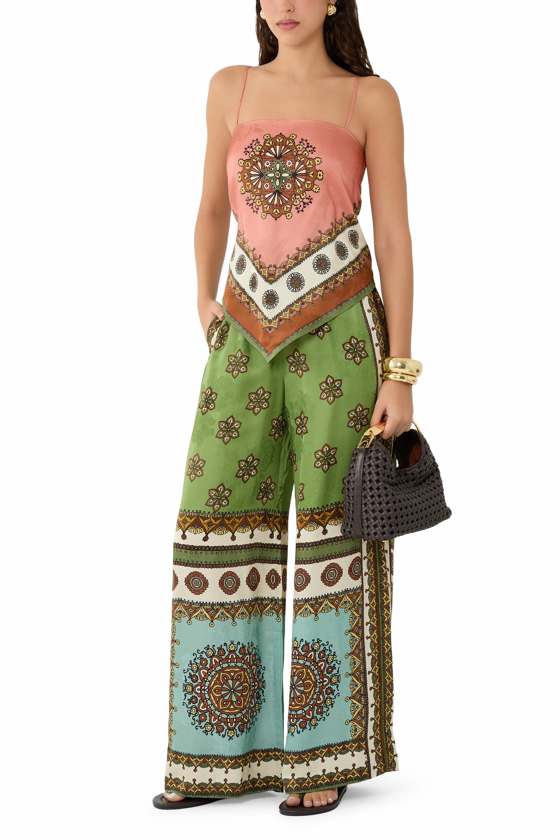 بلوزة كونتينا بتصميم وشاح