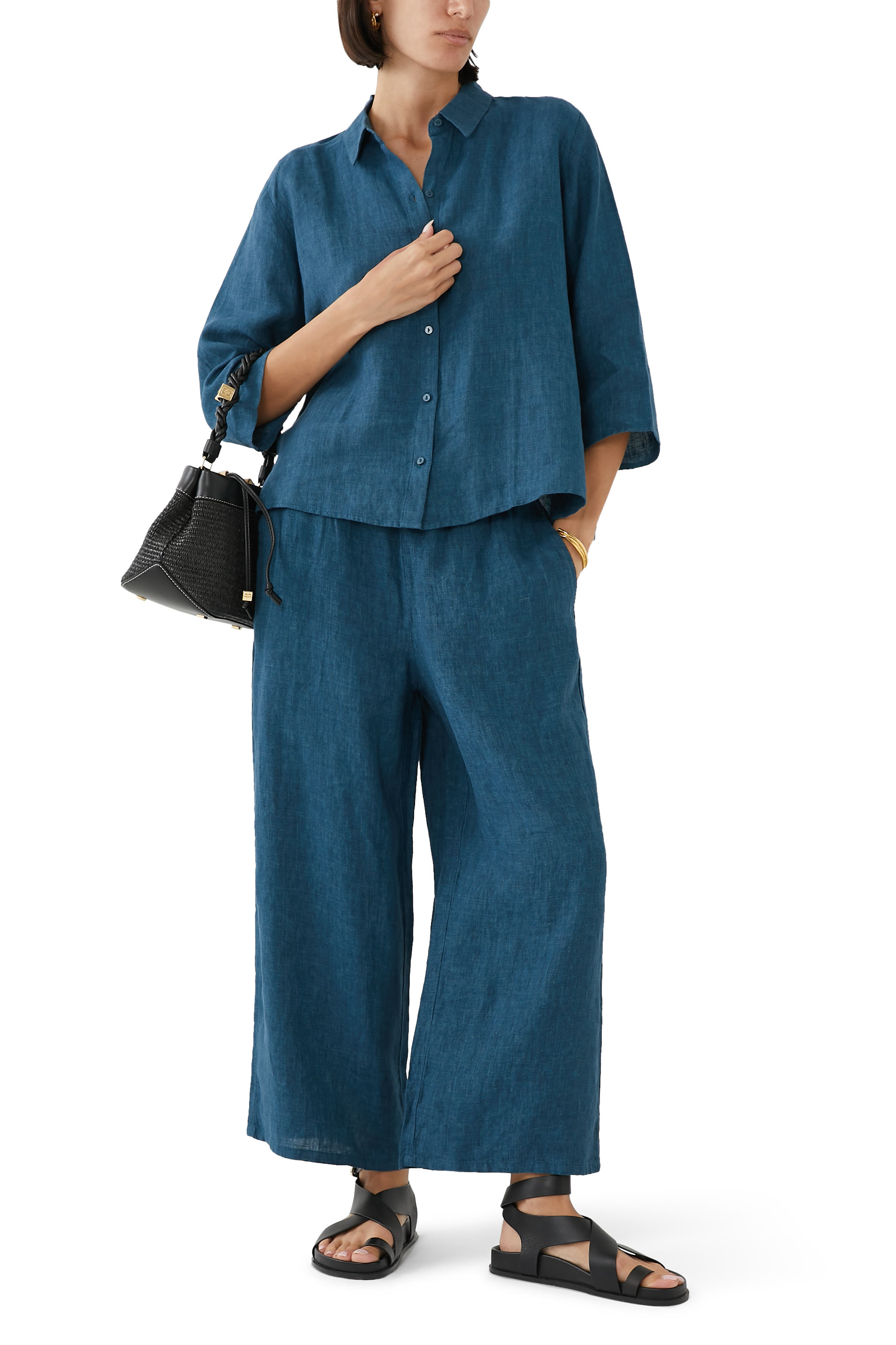 قميص بياقة كلاسيكية