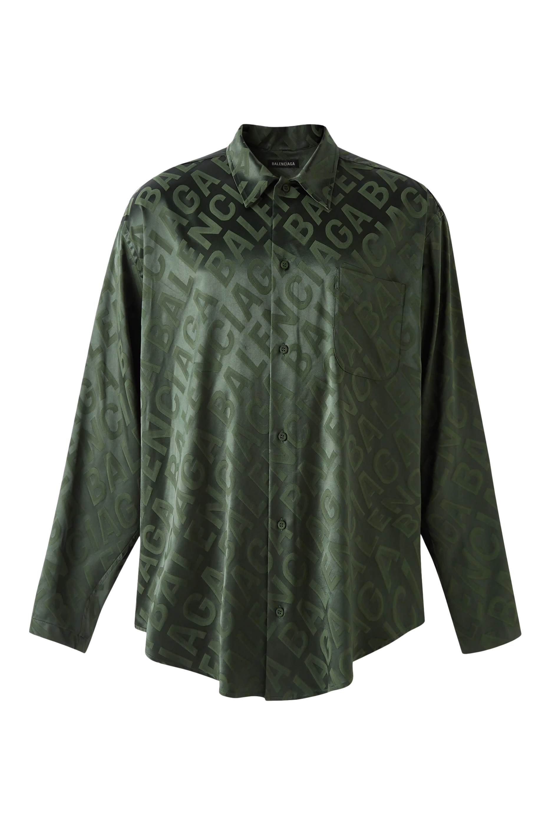 قميص بتصميم بسيط بقصة واسعة وشعار الماركة بالكامل