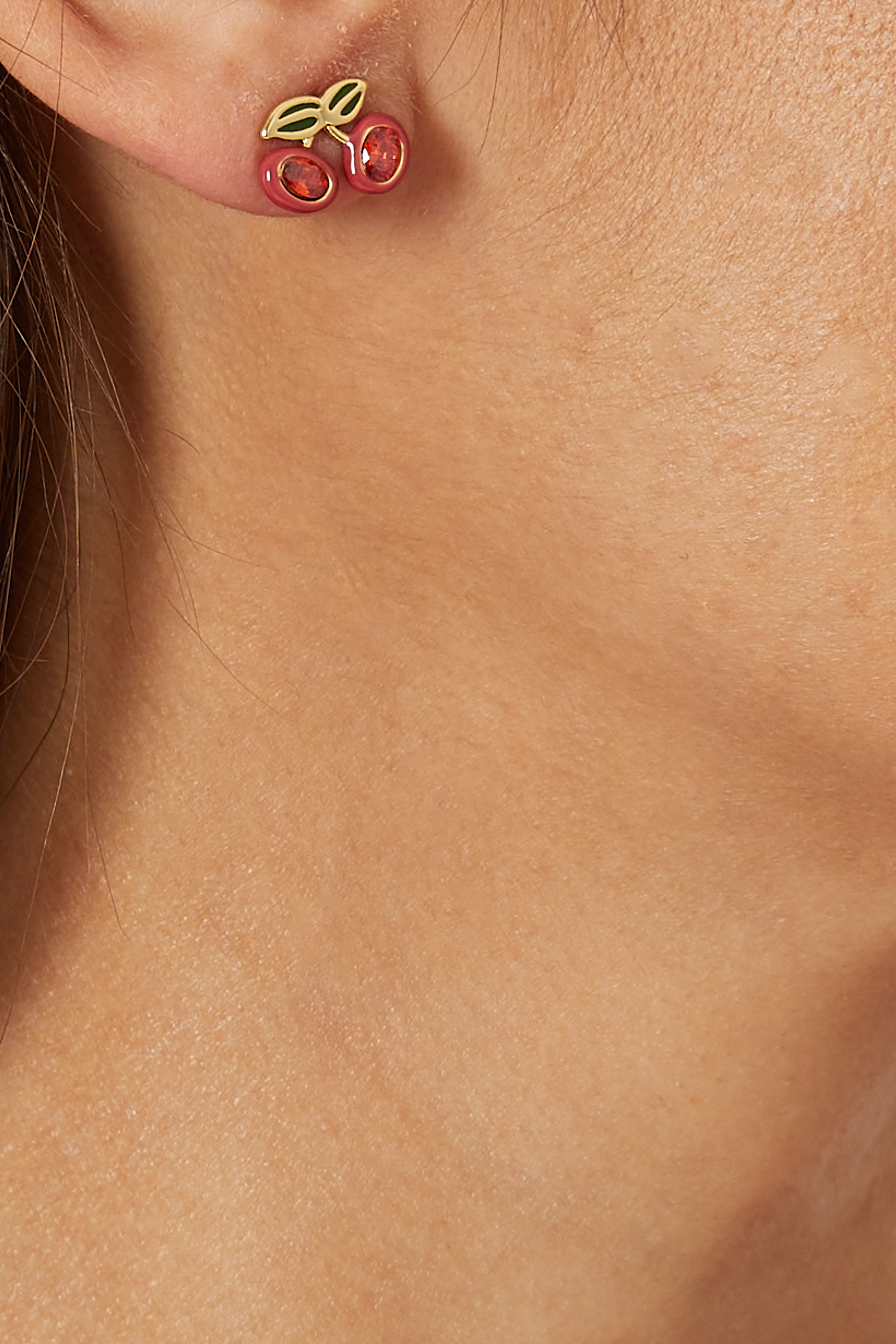 أقراط بتصميم كرز مرصعة بكريستال