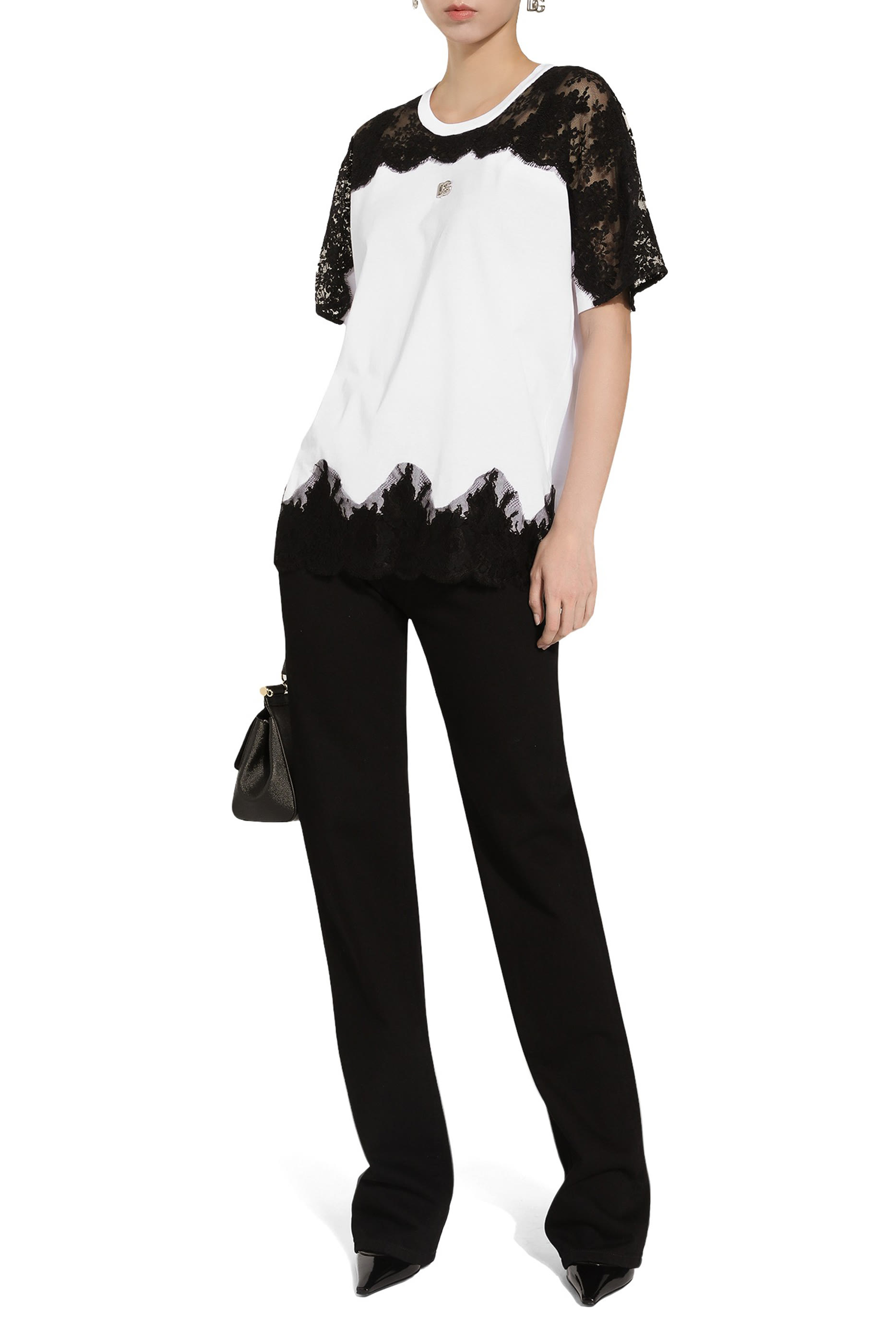 تيشيرت جيرسيه بتفاصيل دانتيل وشعار الماركة