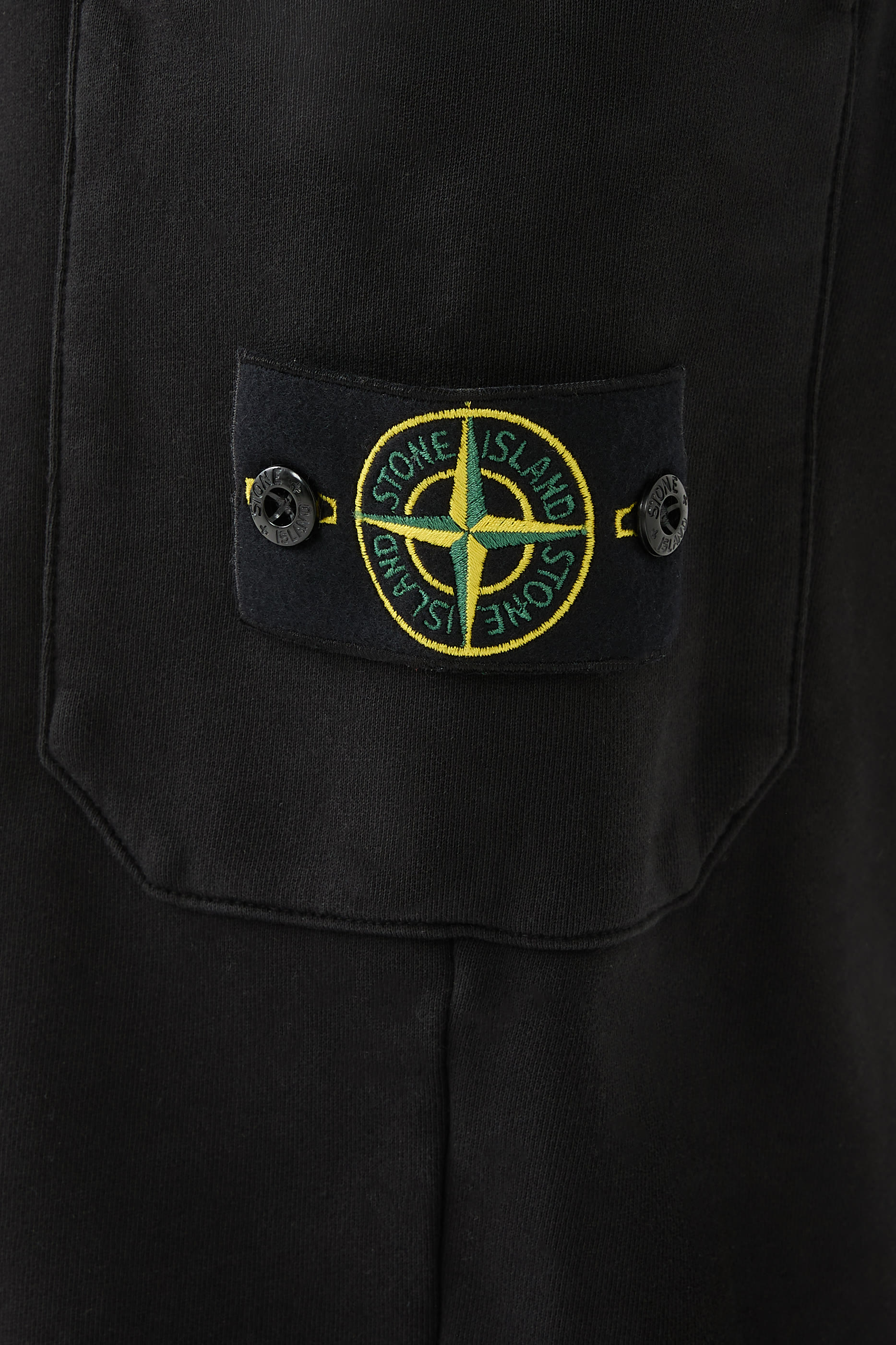 بنطال رياضي بقصة ضيقة ورباط تضييق وشعار الماركة