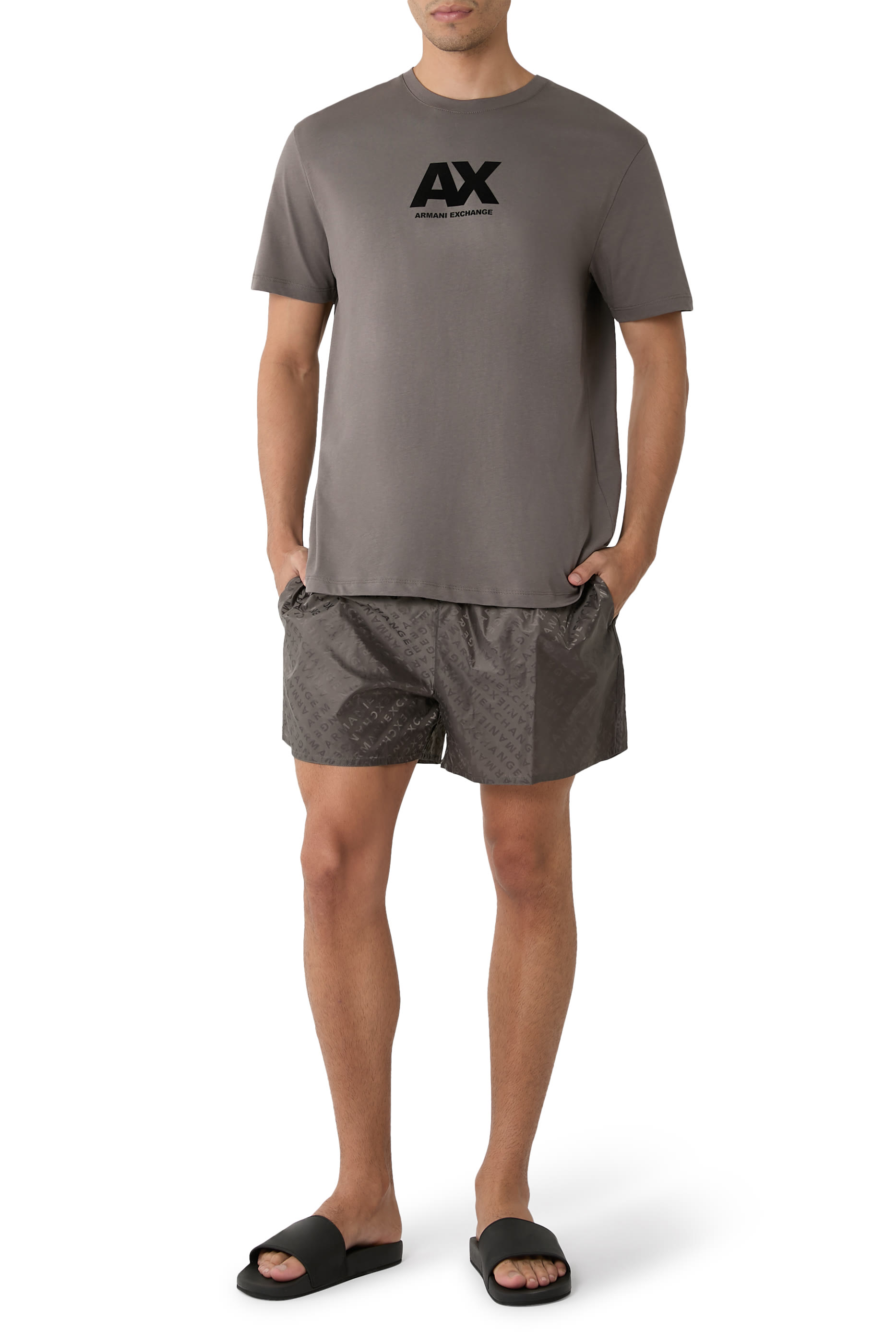  تيشيرت مُزين بشعار الماركة