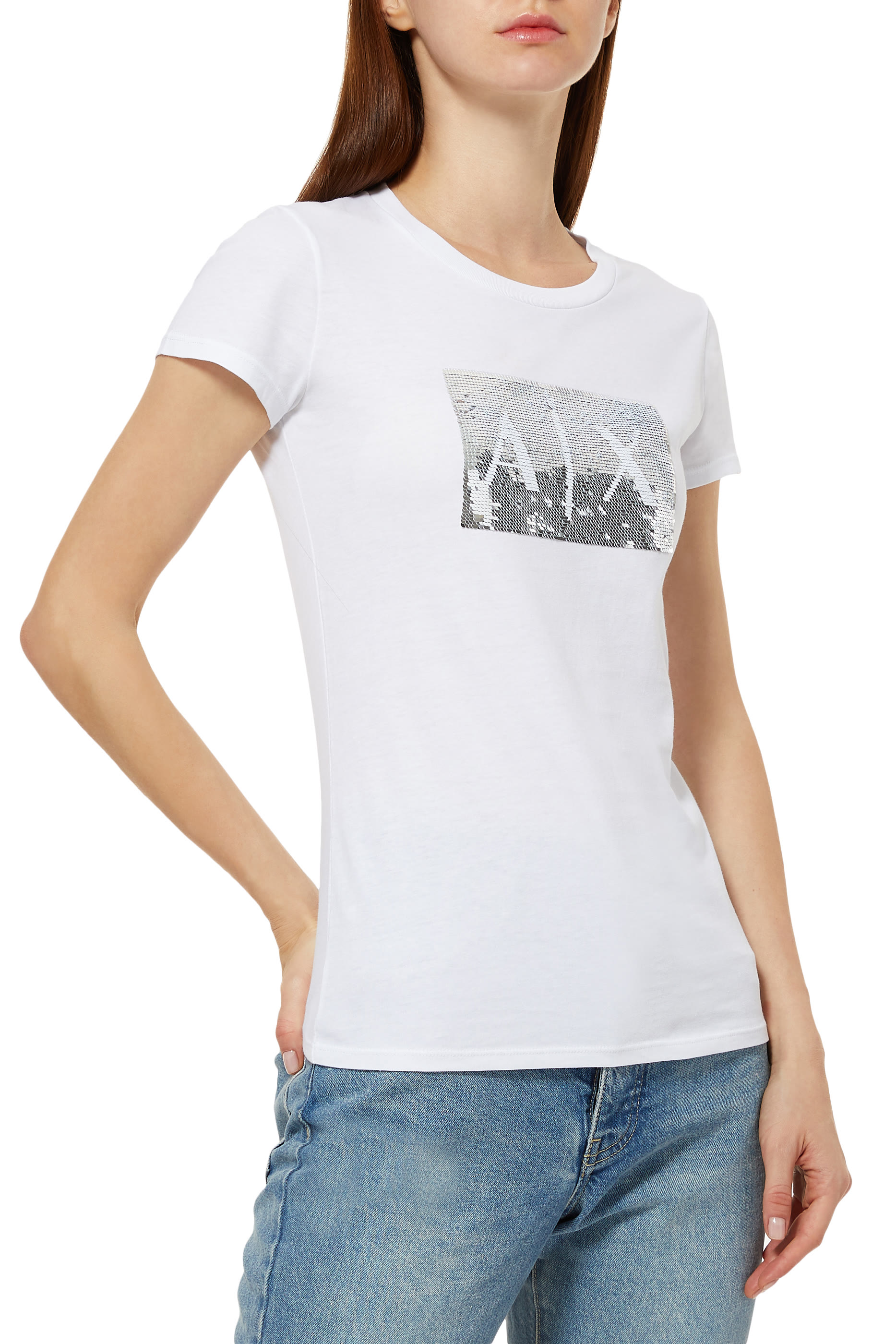 تيشيرت بشعار الماركة مزين بترتر