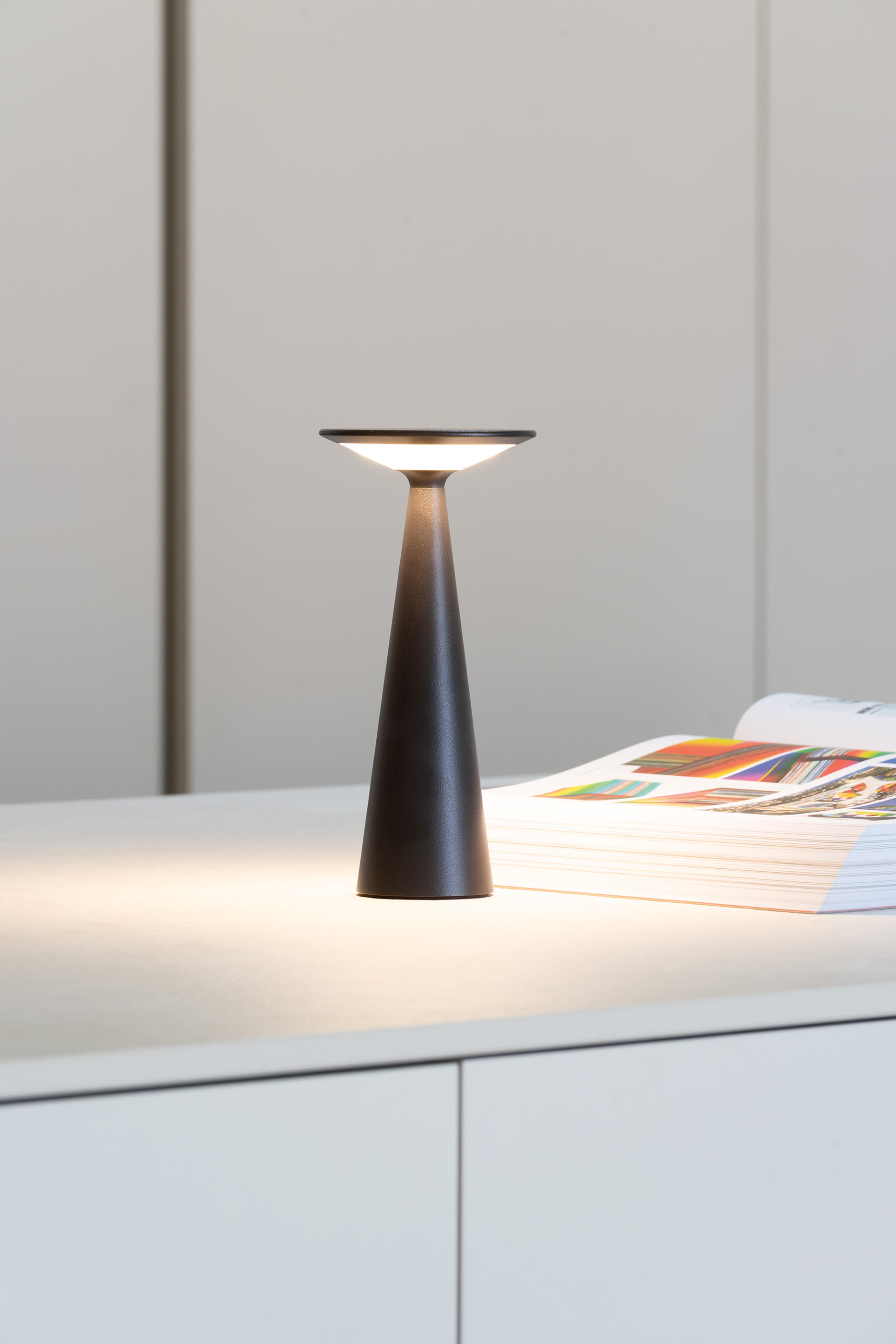 مصباح طاولة دامينا