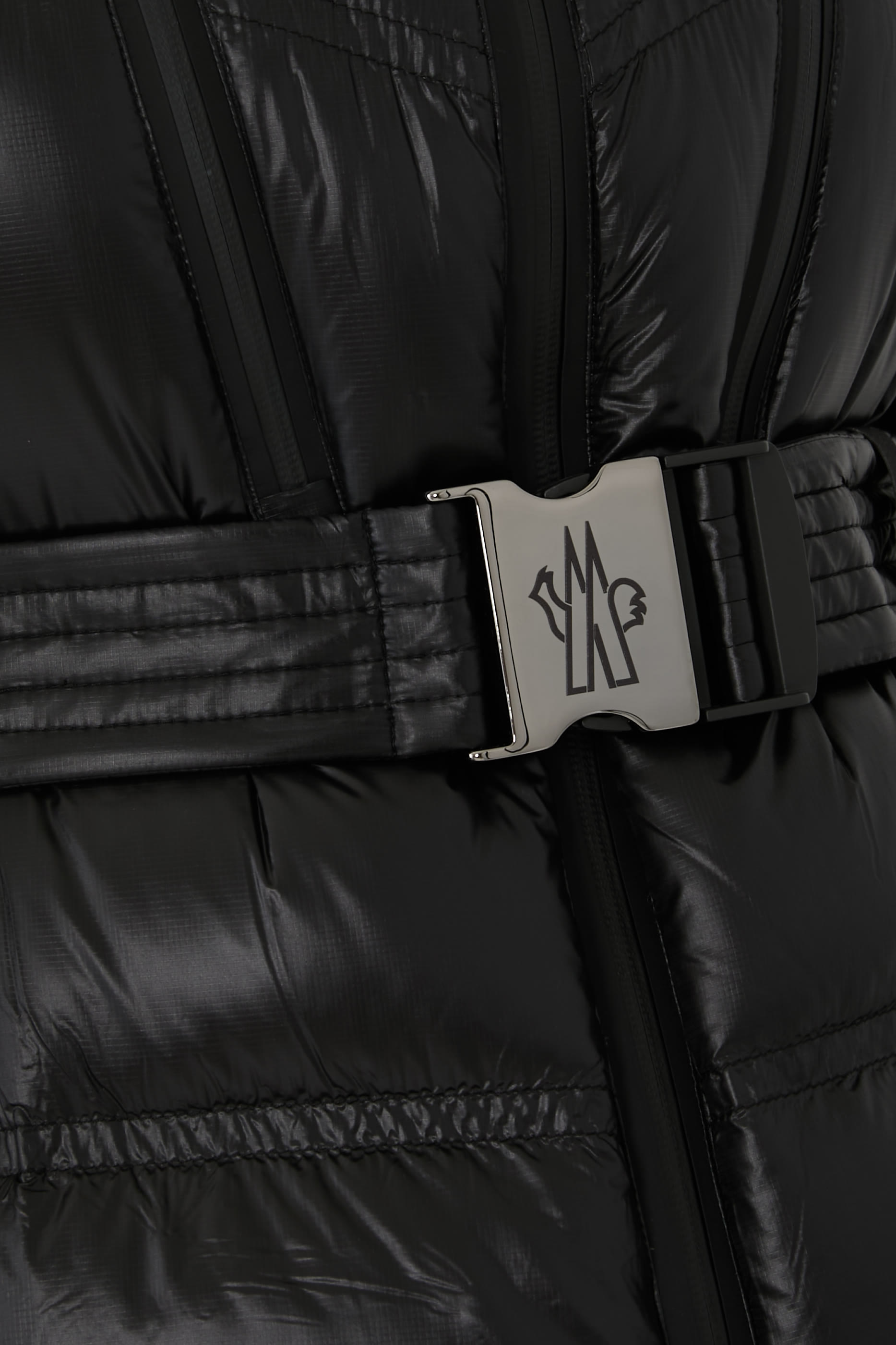 جاكيت تزلج مبطن بالزغب