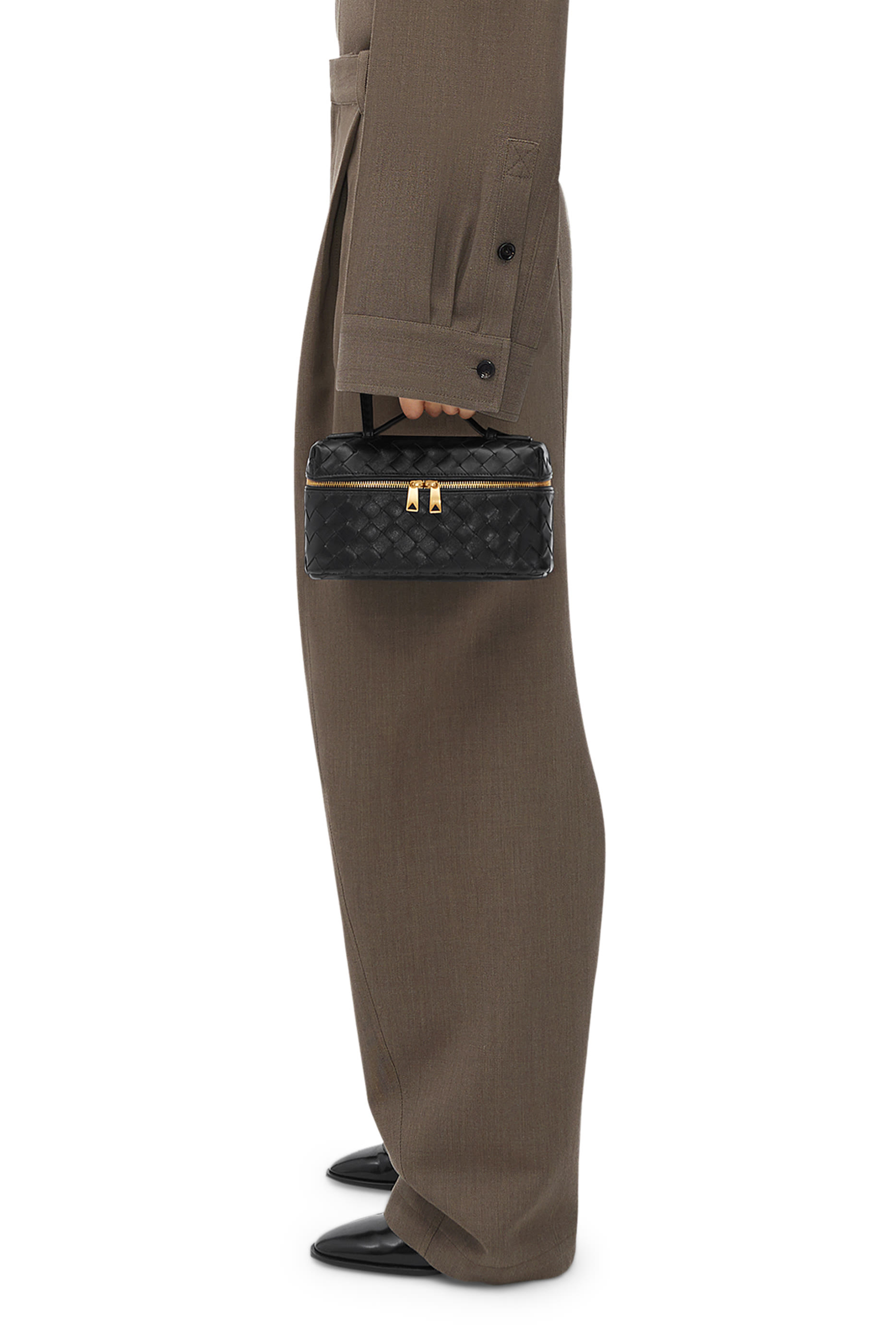 حقيبة مستحضرات تجميل بحمالة