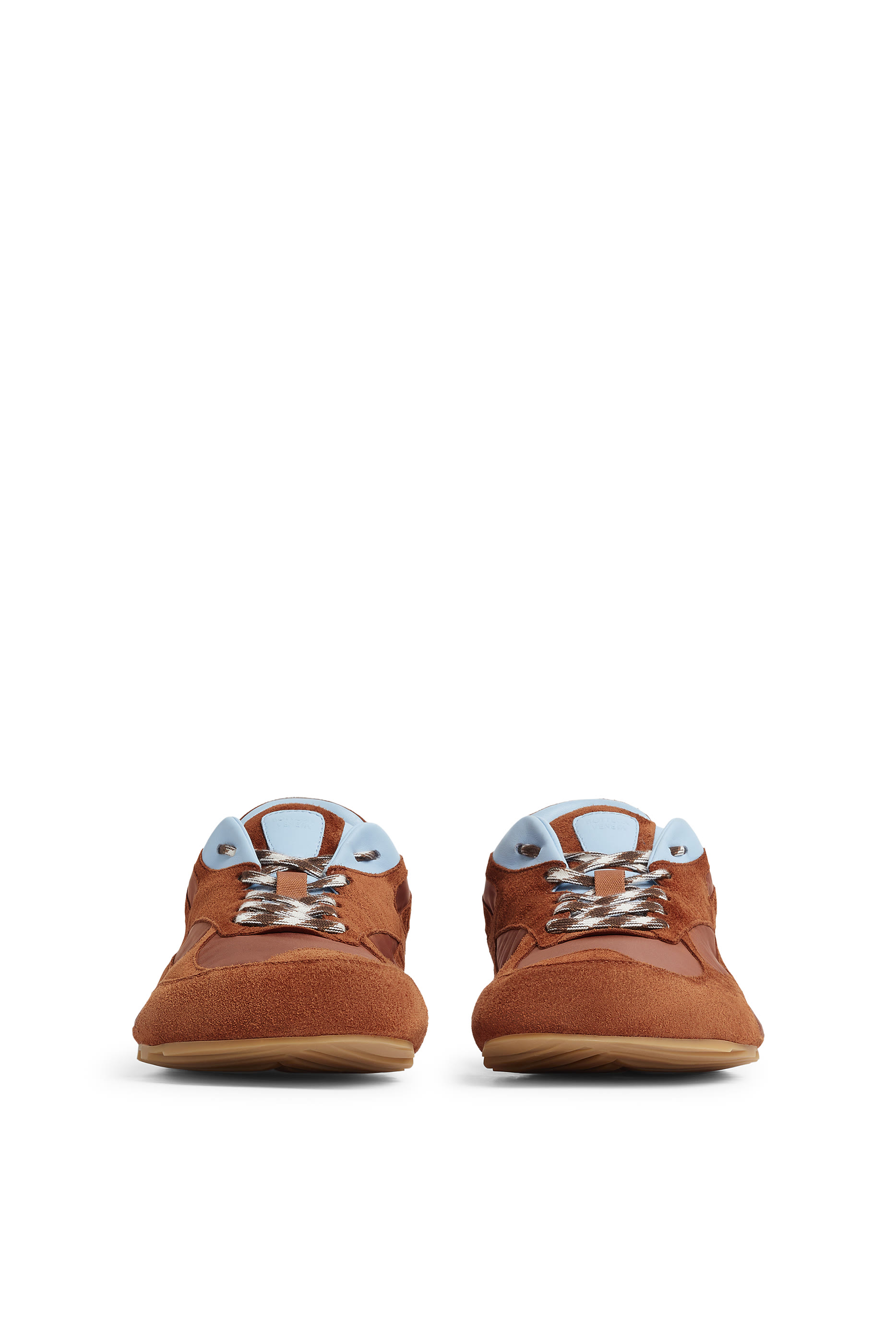 سنيكرز أوربيت فلاش