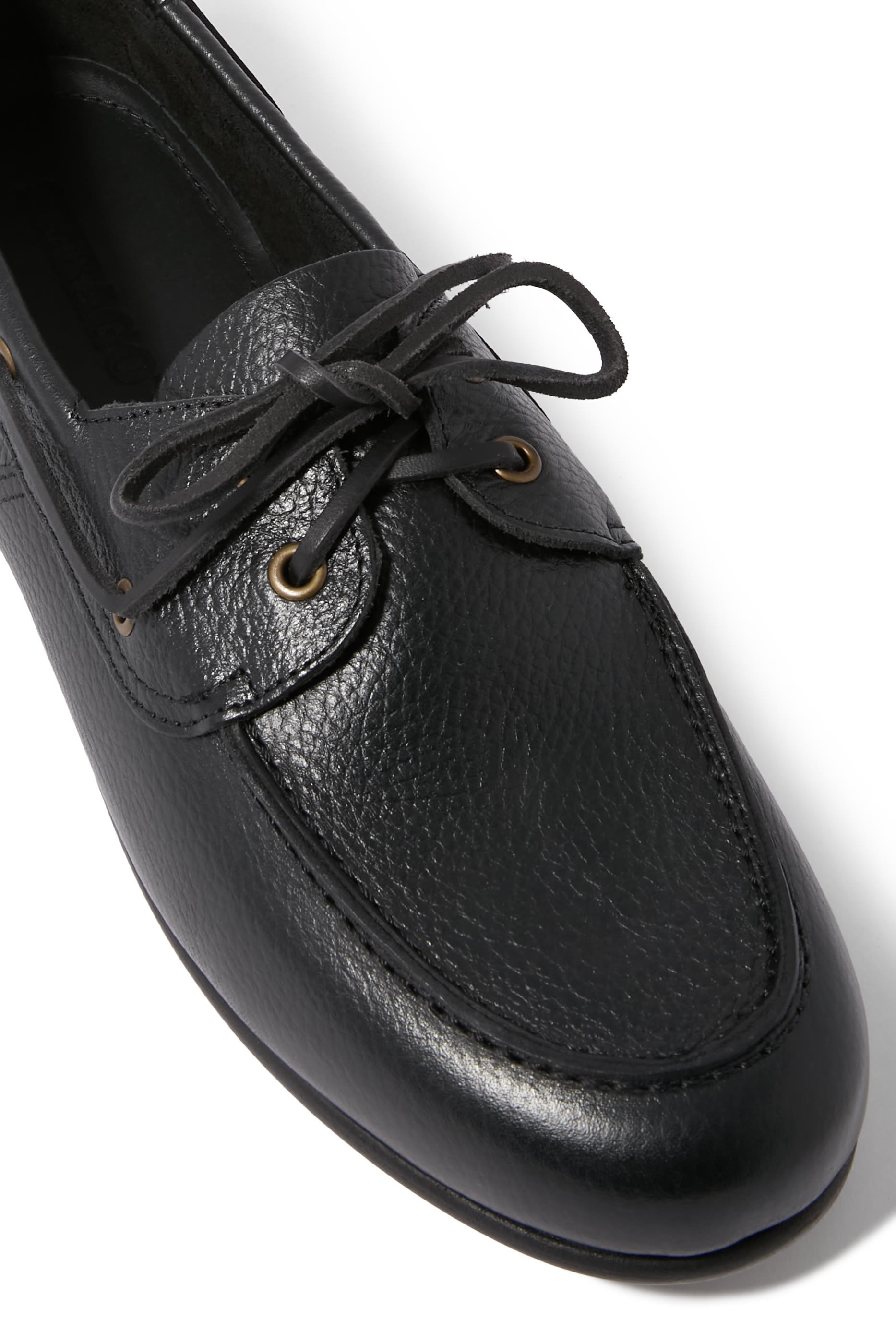 حذاء موكاسين جلد معالج بارز الملمس