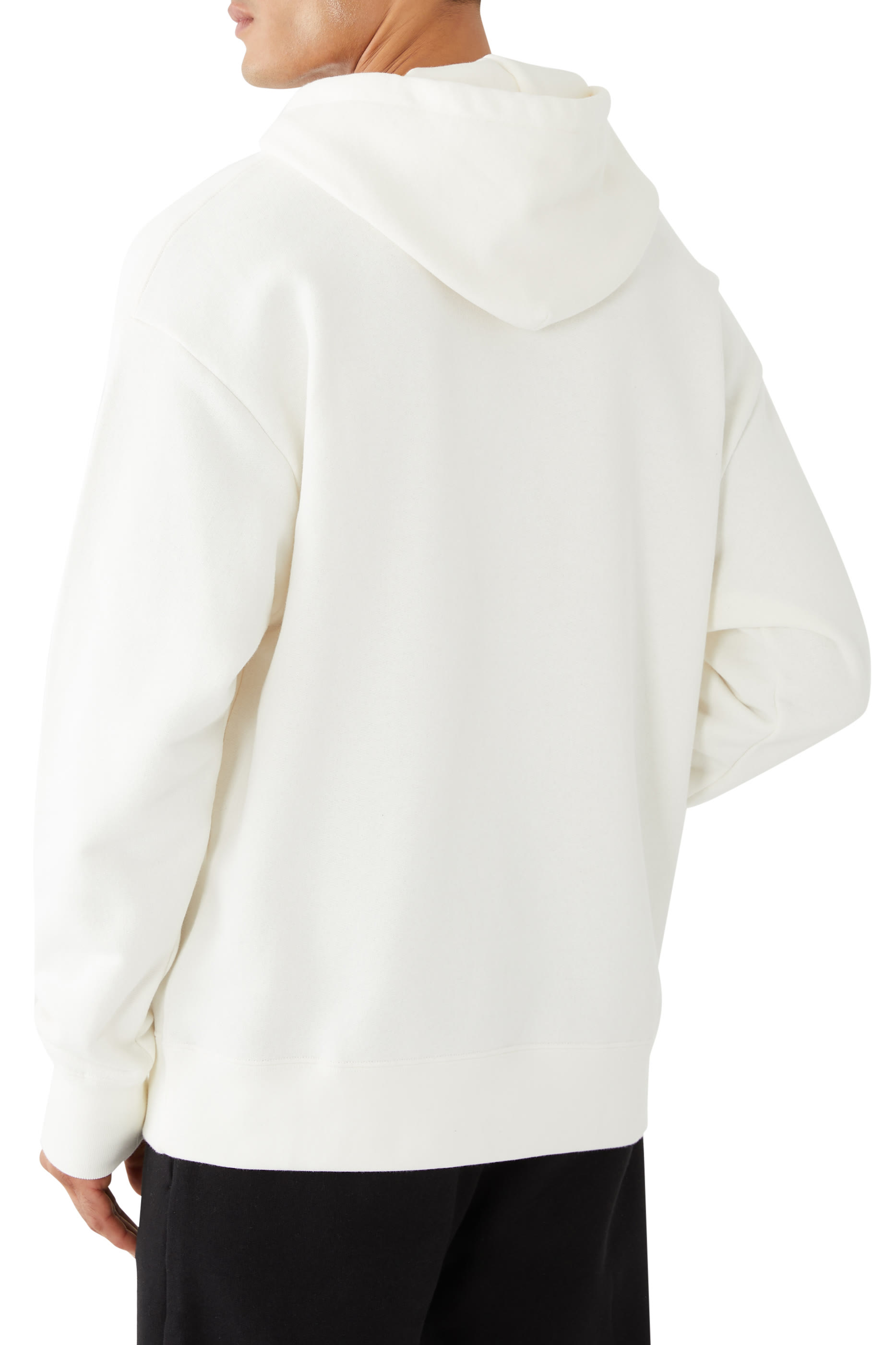 هودي بطبعة شيز فالنتينو