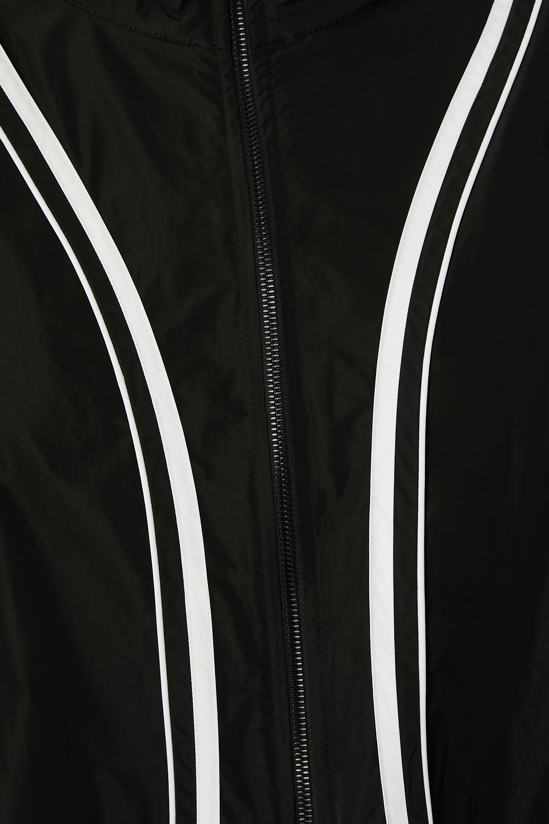 جاكيت رياضي بزخرفة هندسية لإطلالات متعددة