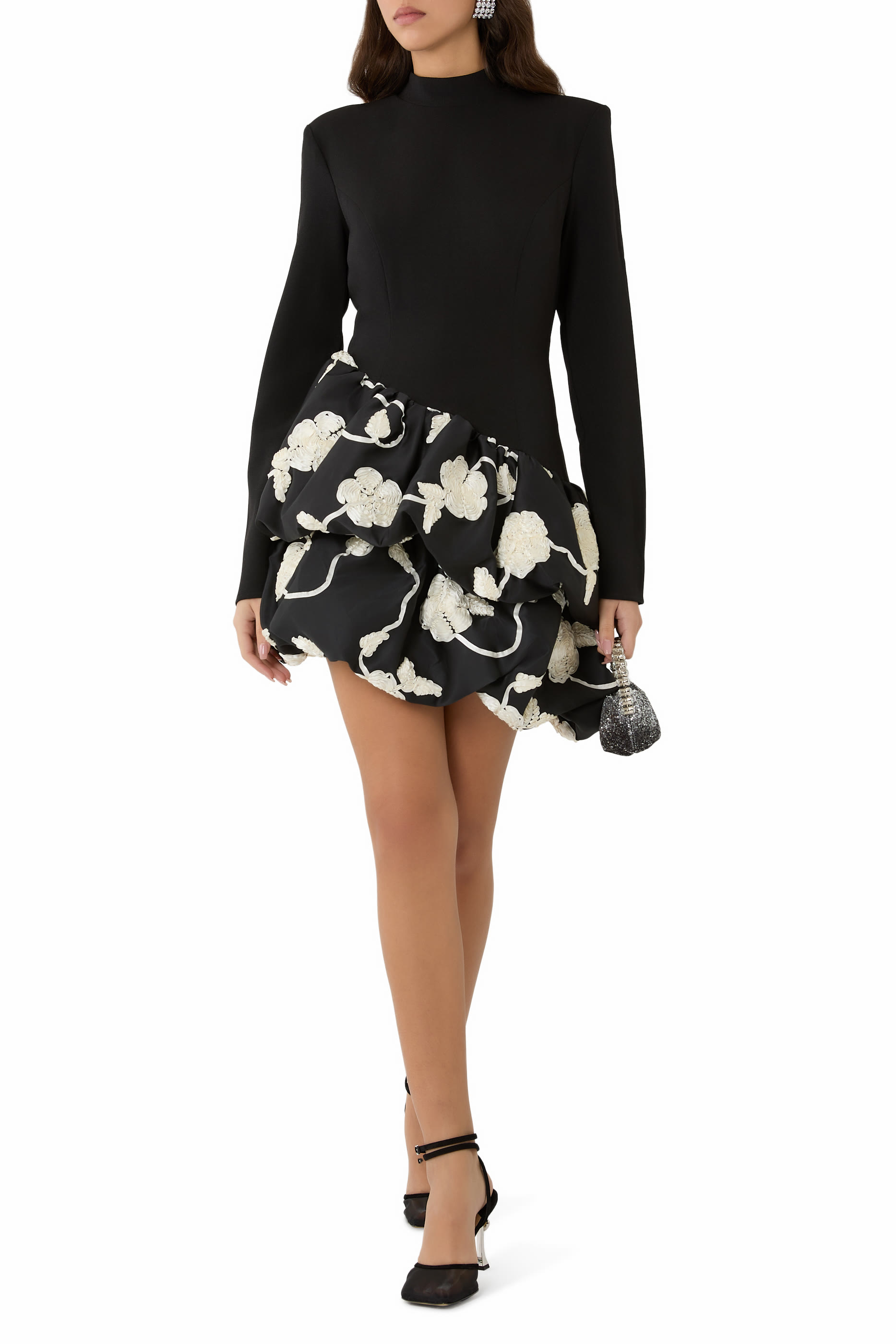 فستان بحافة منفوخة مزينة بزهور بارزة الملمس